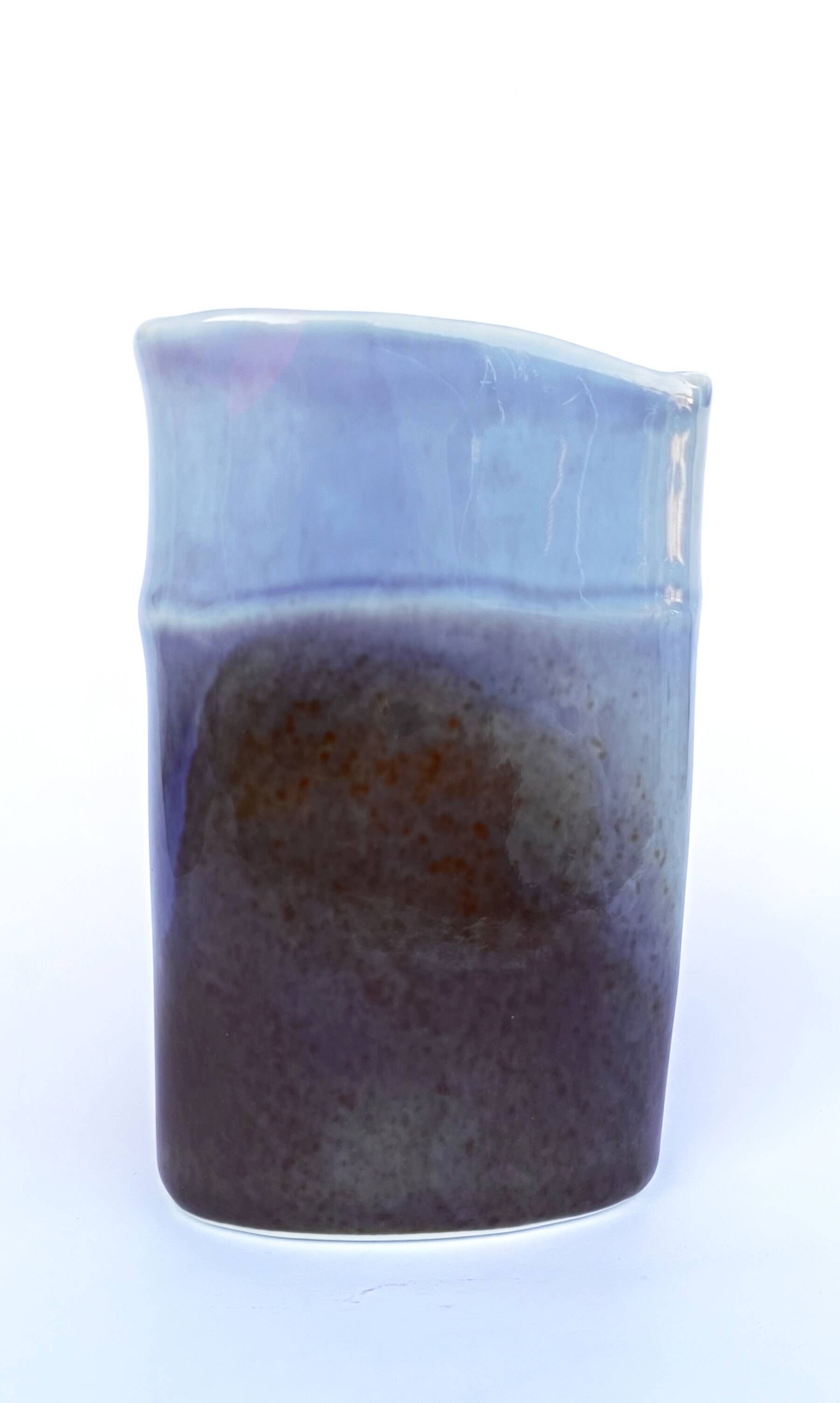 Virebent ceramic vase