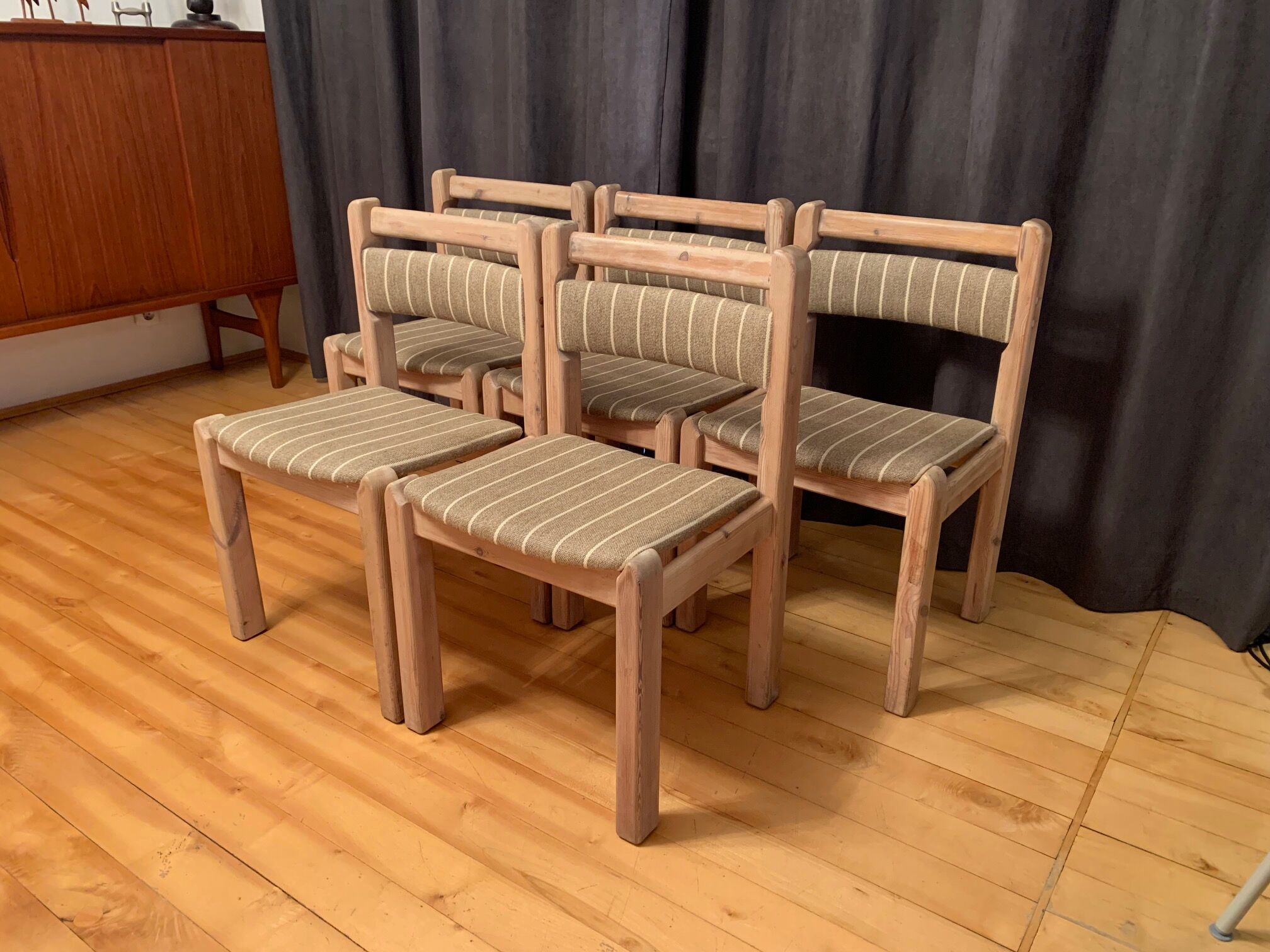 Set of five Thorsø Stolefabrik chairs, Denmark, 1970s.