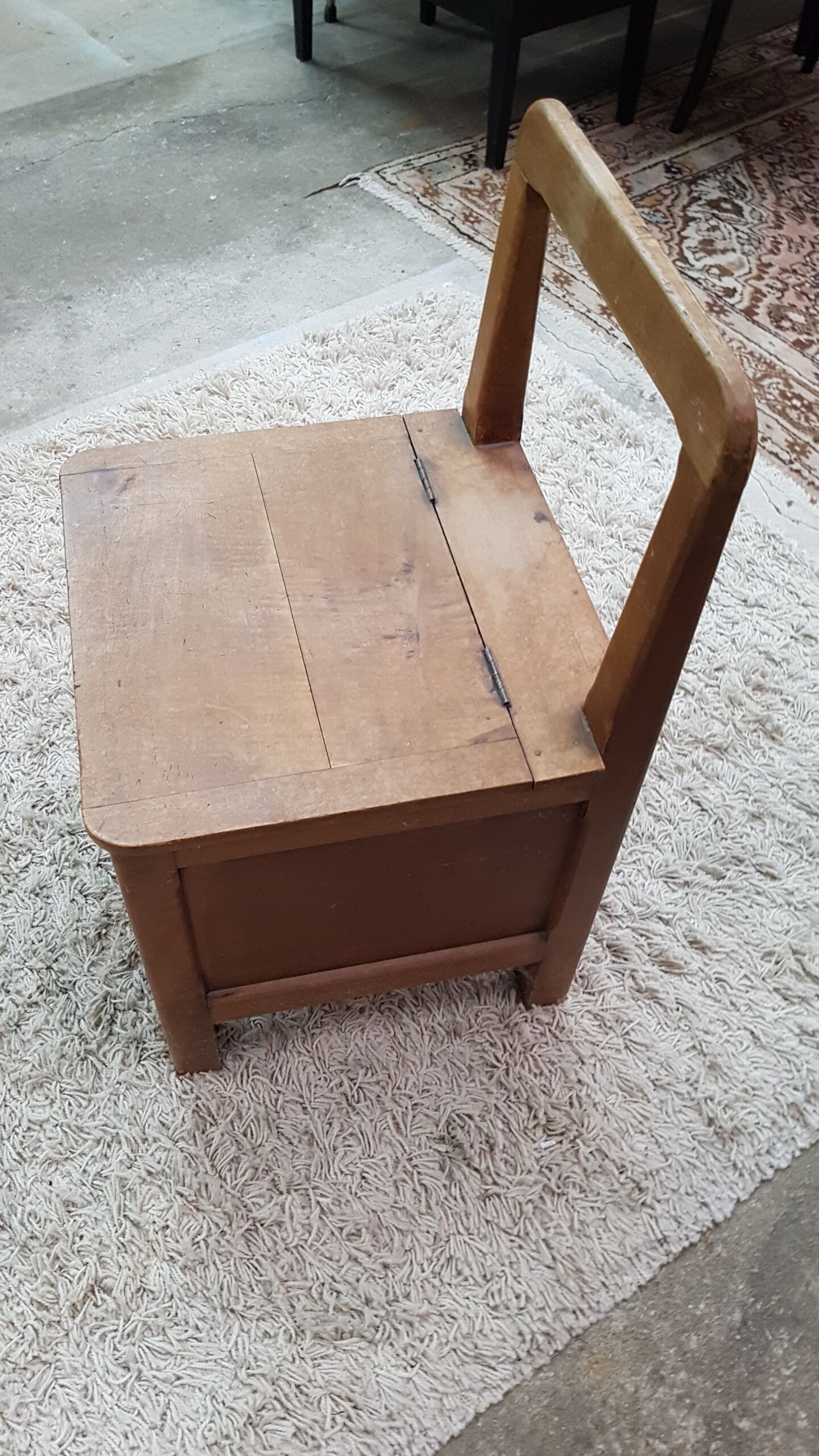 Child's downbating trunk chair