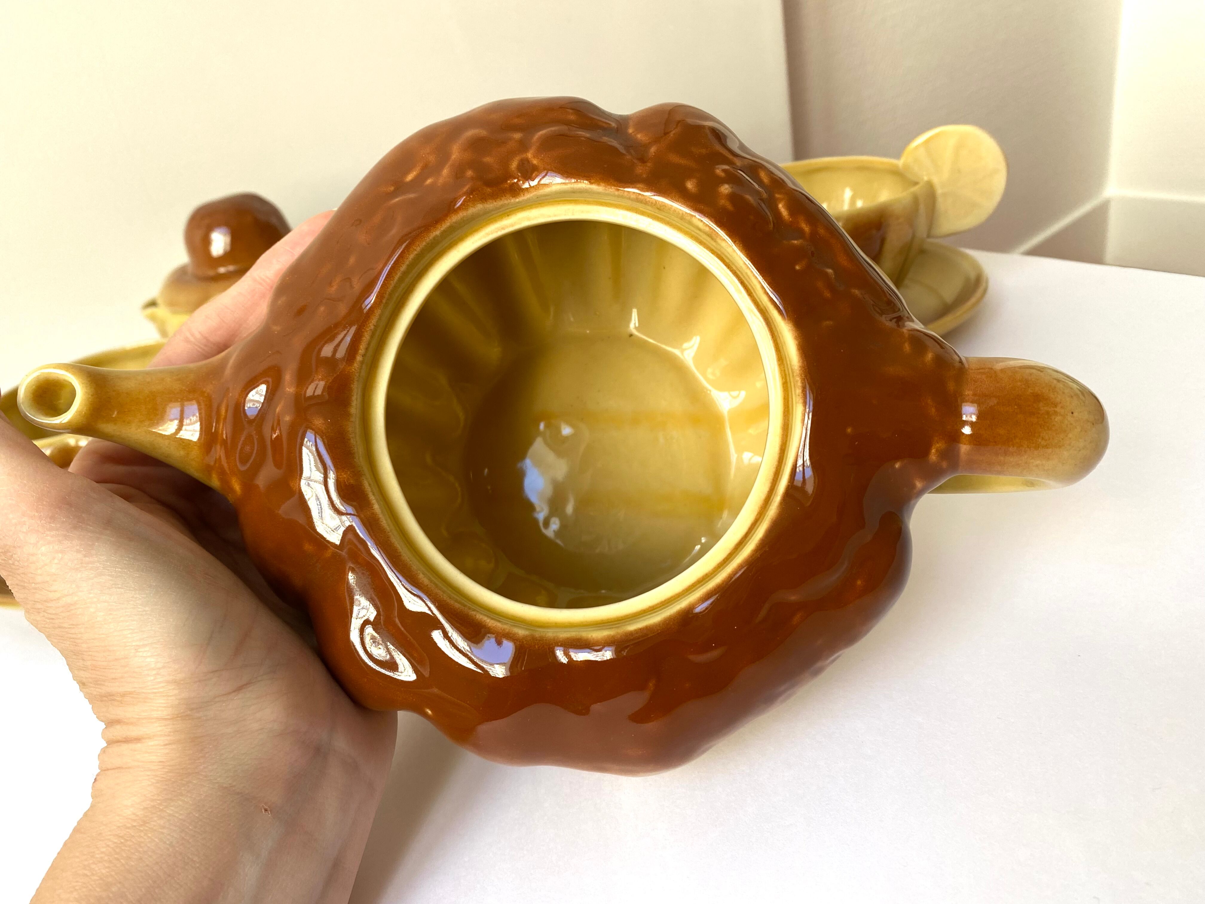 Ceramic teapot and tea cups shape lemon brioche 80s vintage