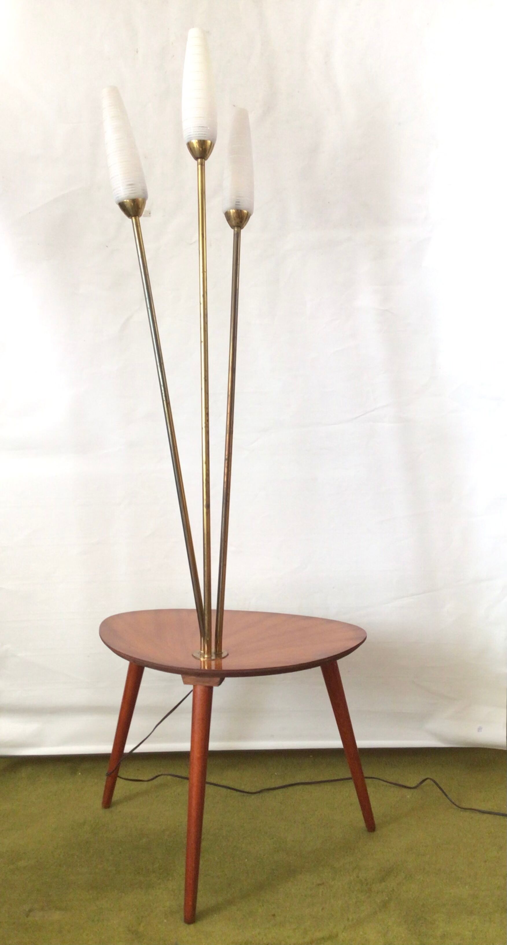 Floor lamp table