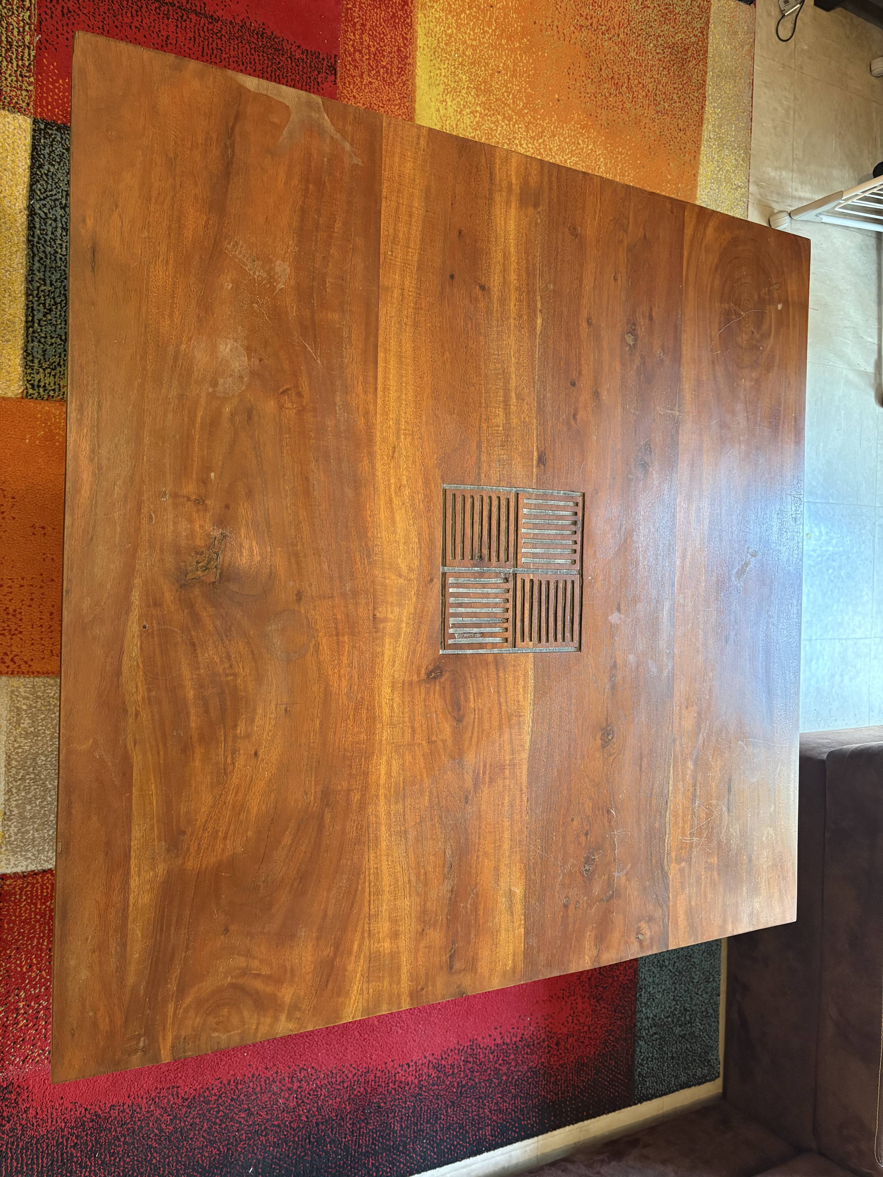 Superb coffee table in solid acacia – colonial style