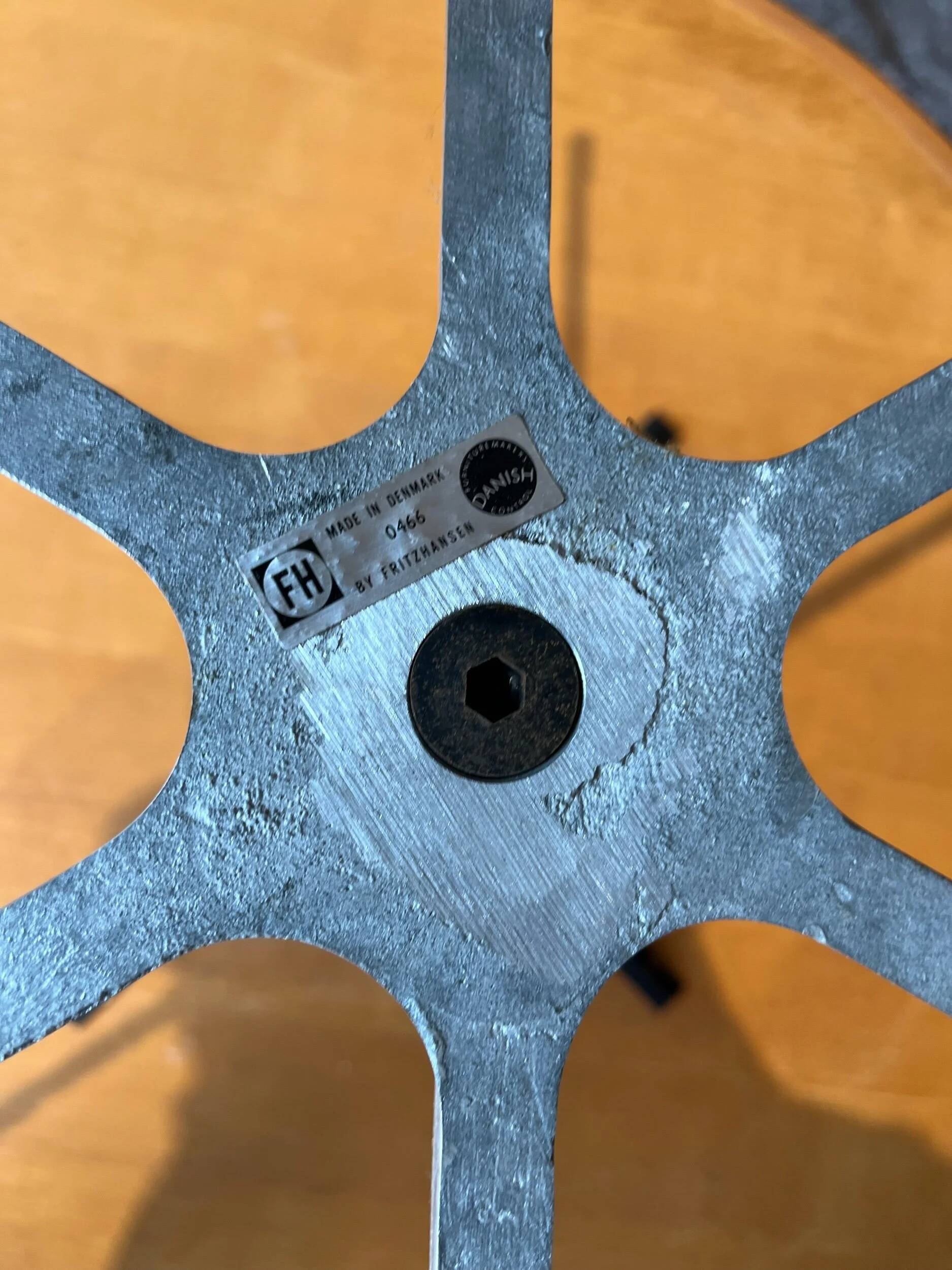 Large 'circular' oak dining table by Arne Jacobsen for Fritz Hansen, 1966