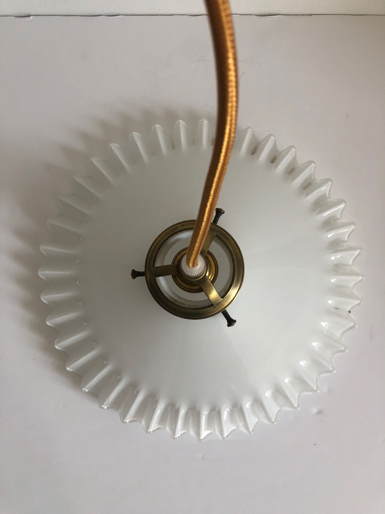 White opaline suspension