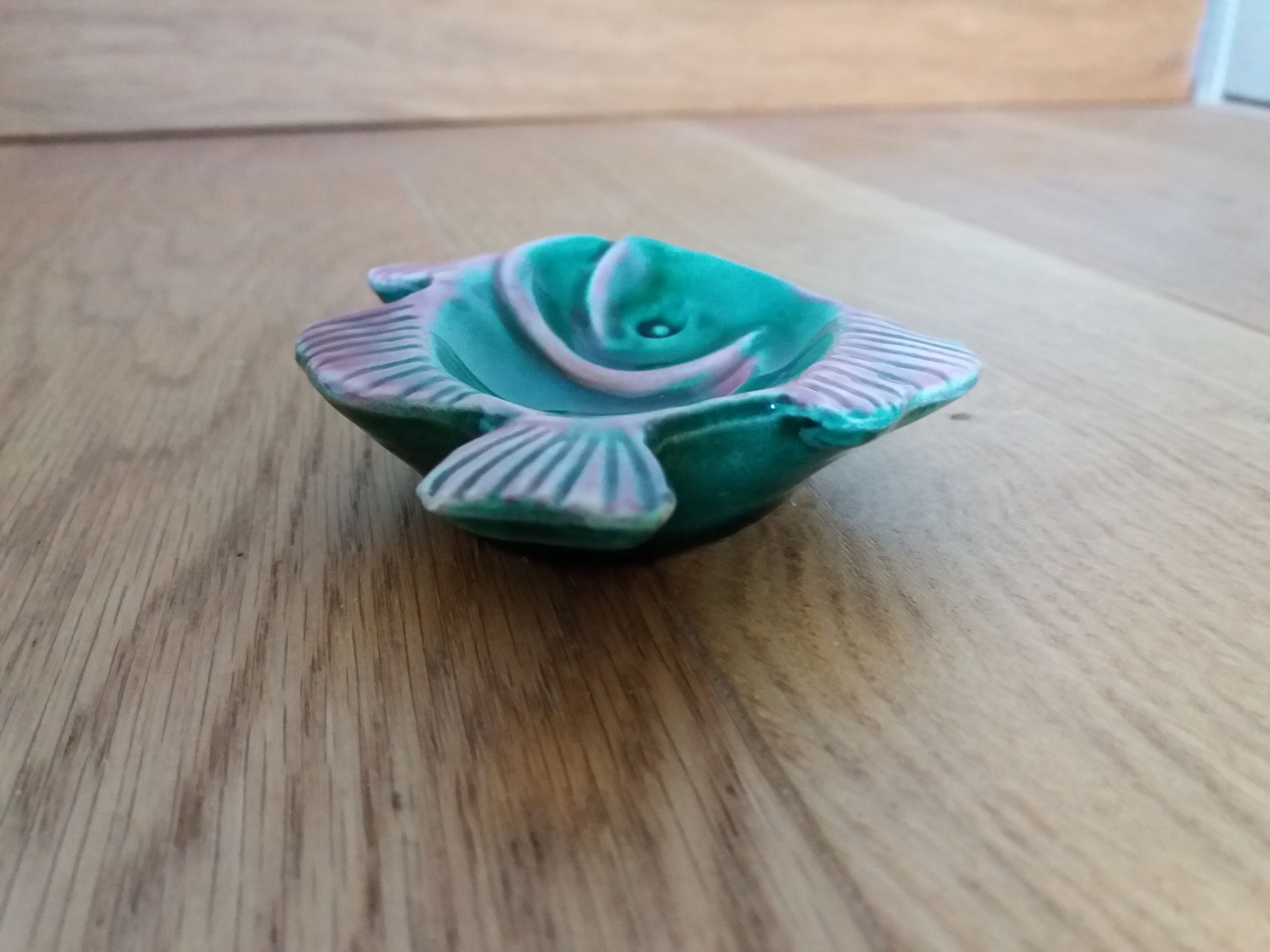 Saleron cup zoomorphic ashtray fish