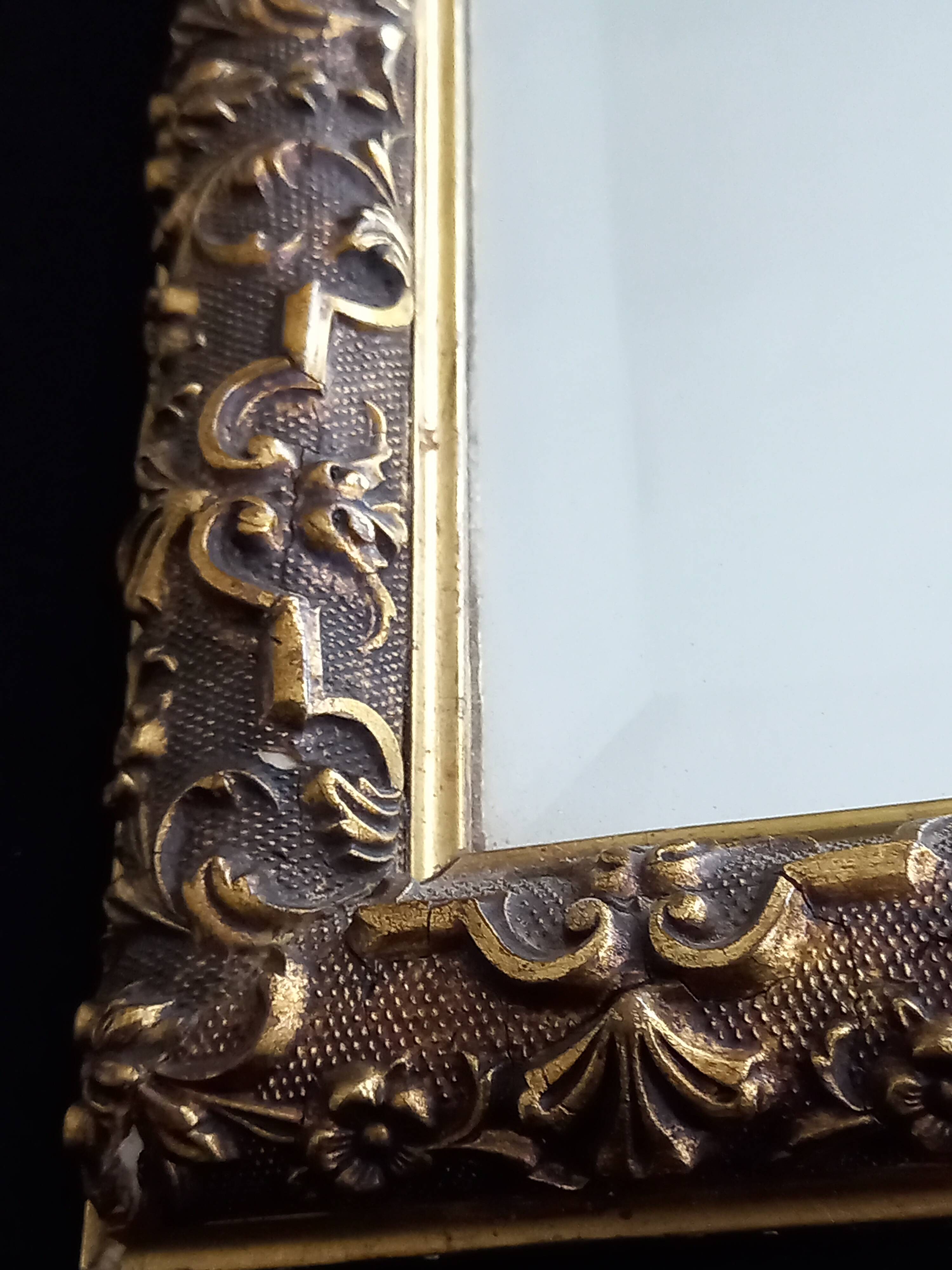 Miroir Type Bois Doré Avec Décoration À La Berain