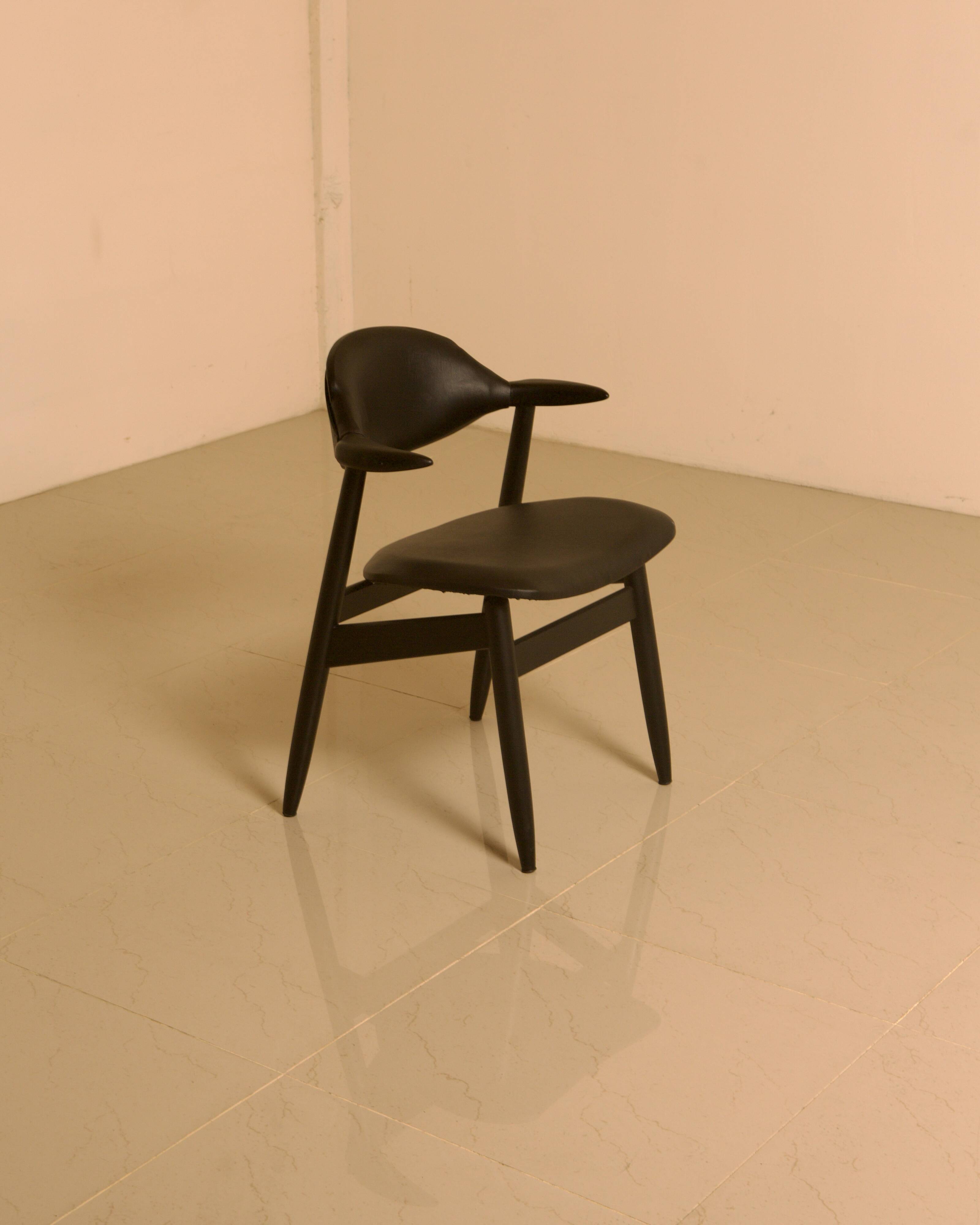 Dutch "Buffalo" armchair in wood and black leather from the 60s.