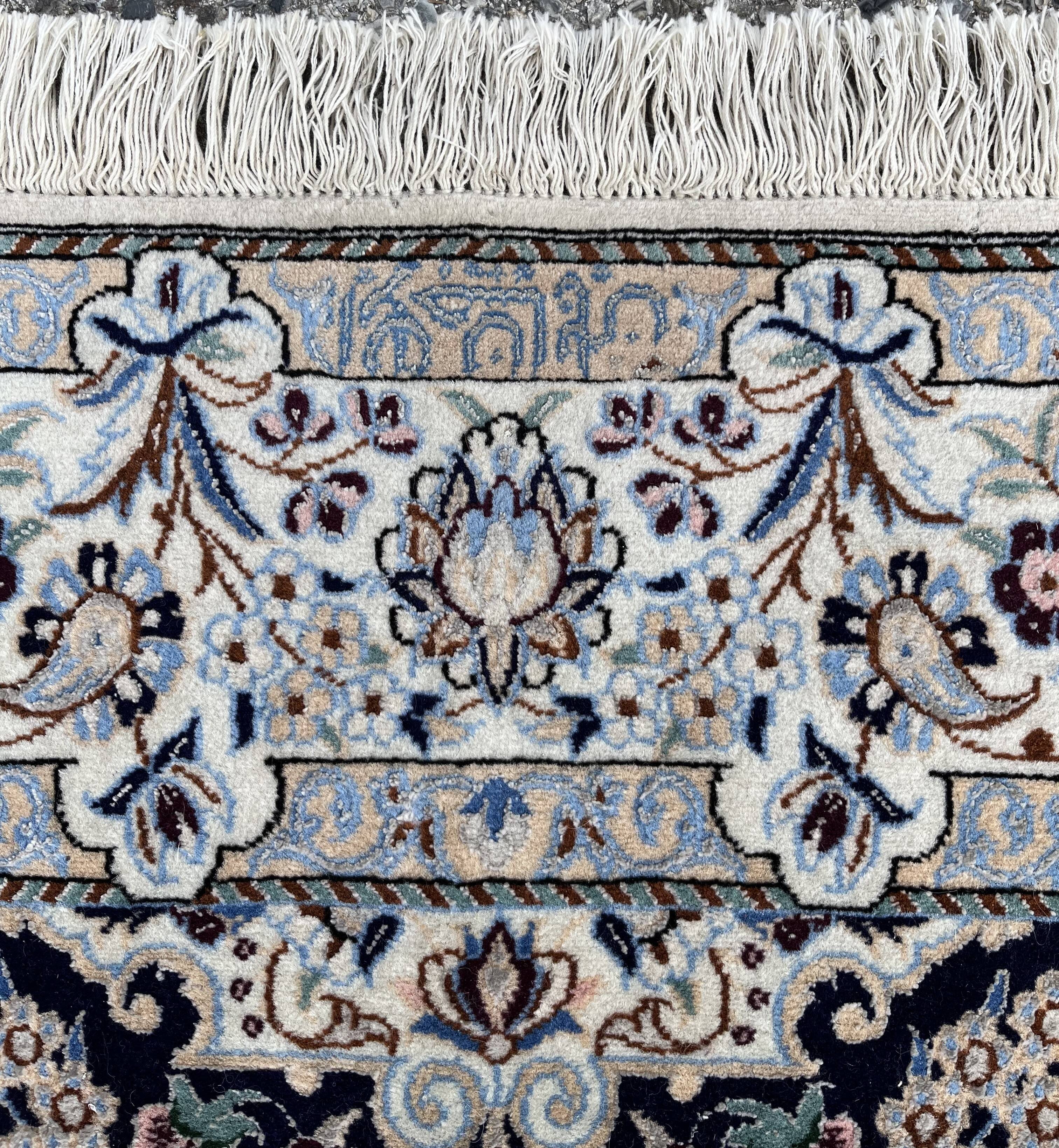 Tapis d'orient persan iran naïn signé habibian