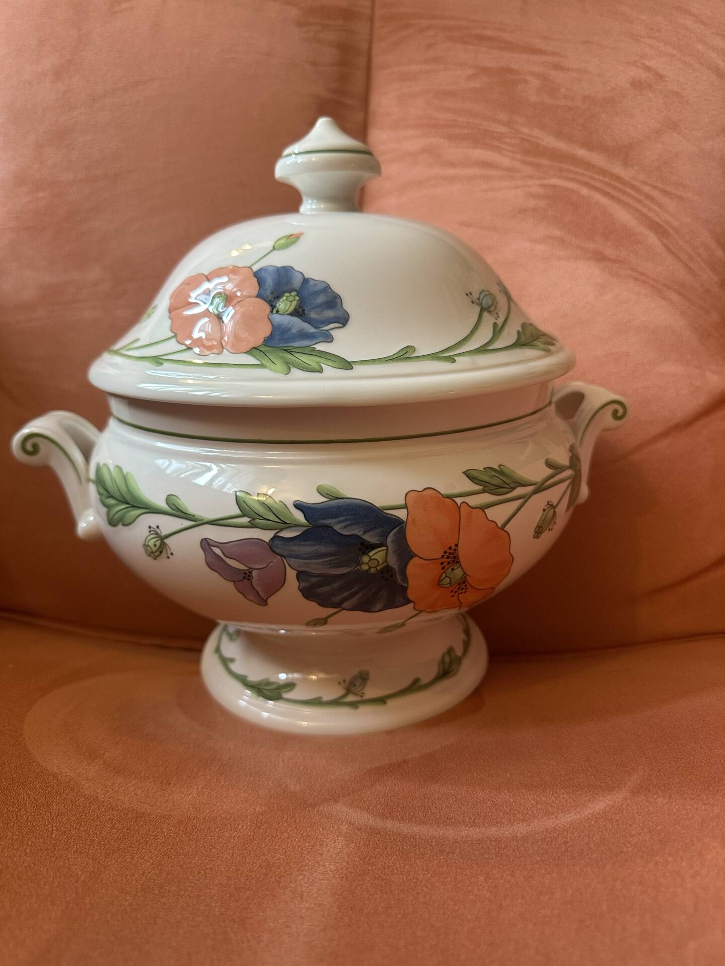 Villeroy & Boch soup tureen Model Amapola, German porcelain