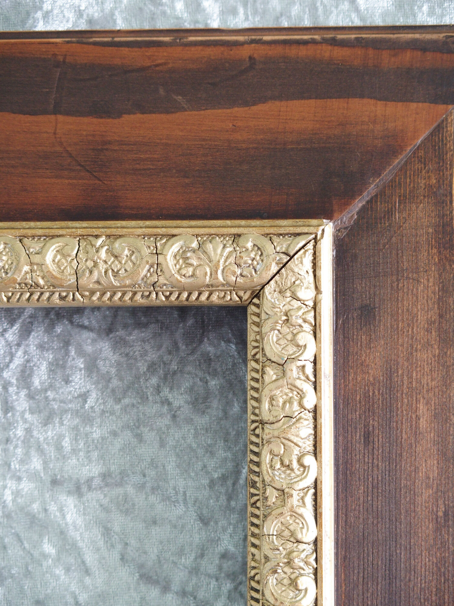 Wooden frame with golden stick baguette