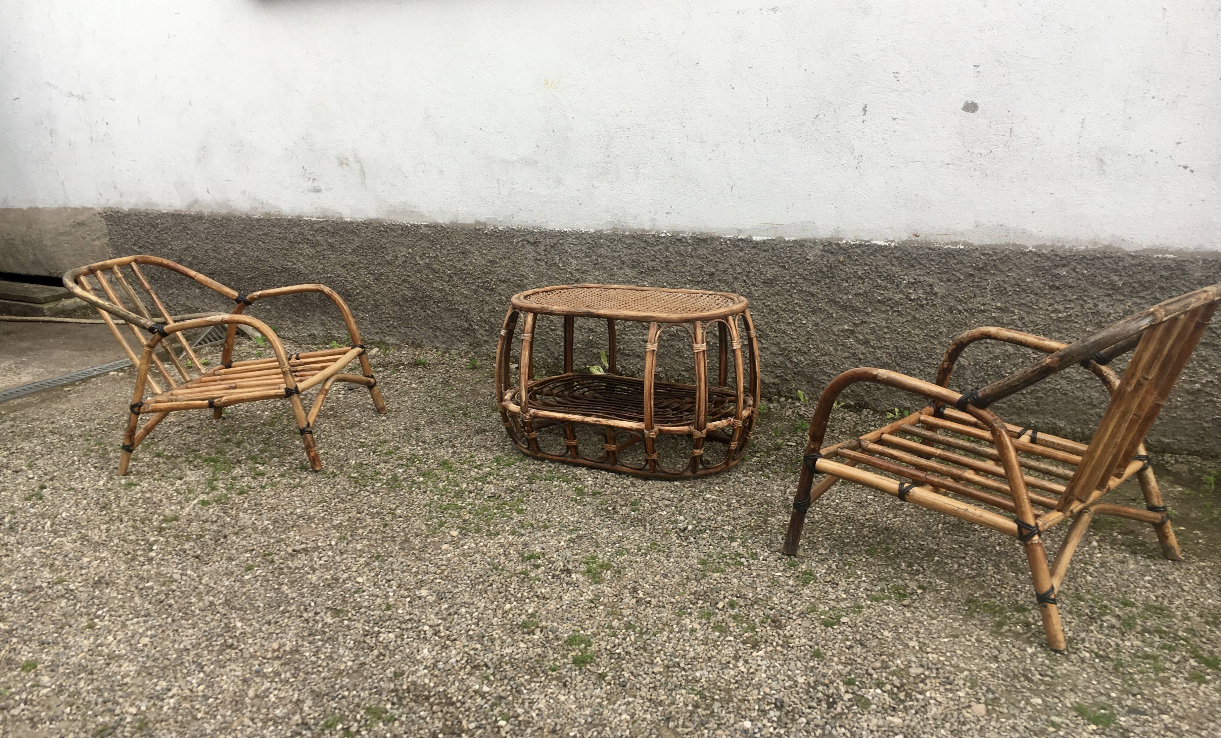 Pair of rattan armchairs and vintage oval table