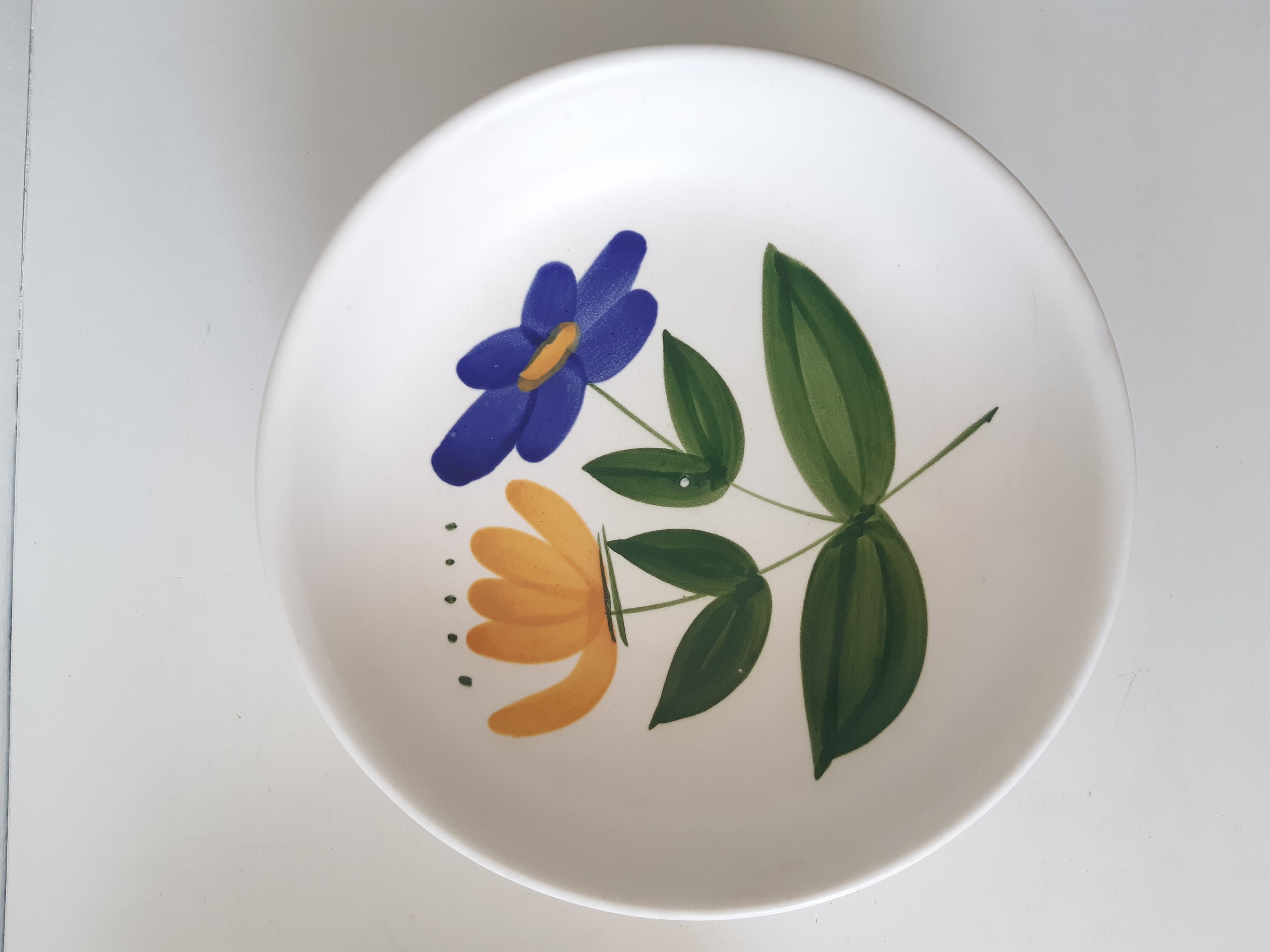 Set of 6 vintage hollow plates