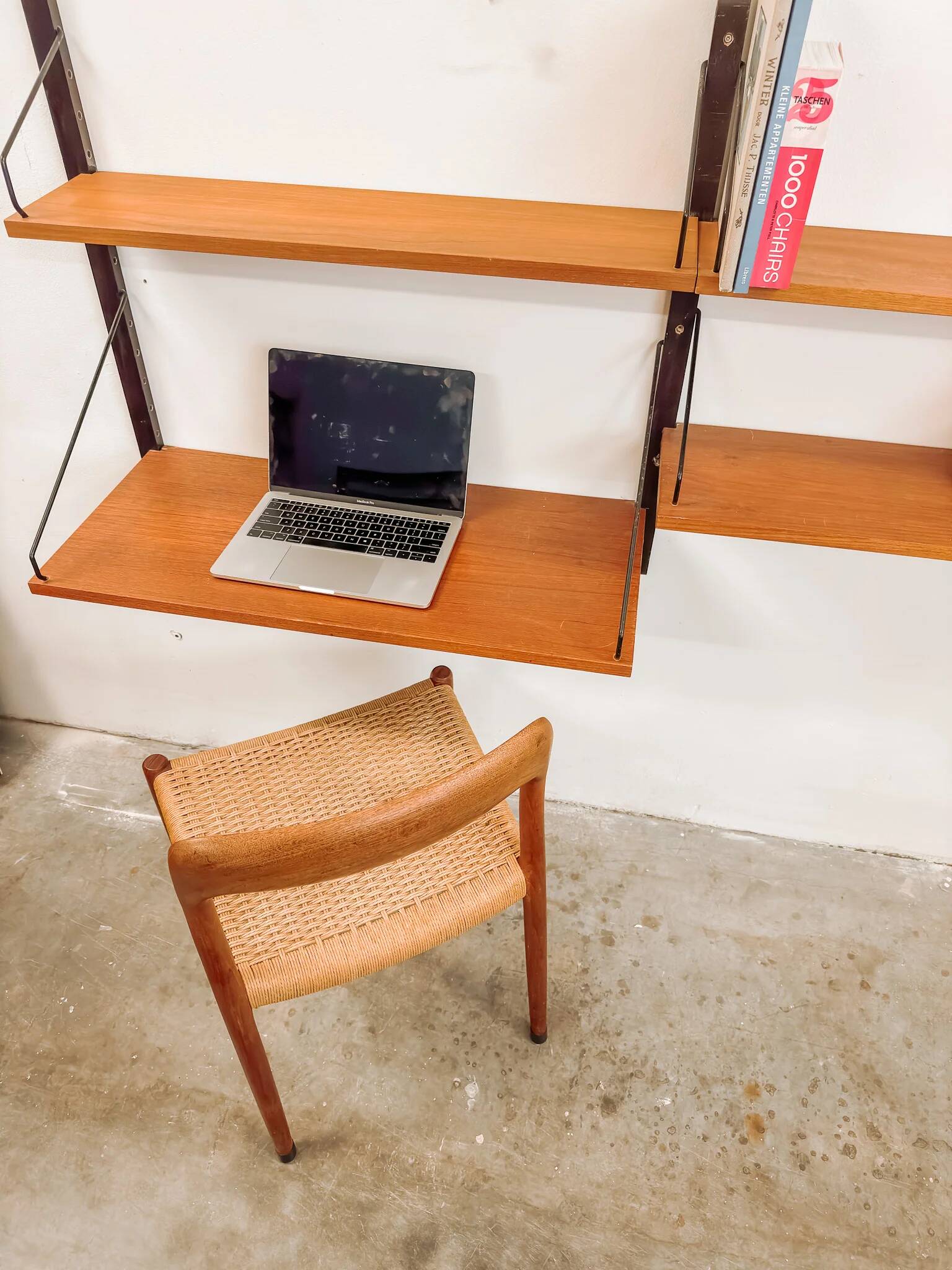 Meuble mural modulaire Royal System avec bureau de Poul Cadovius