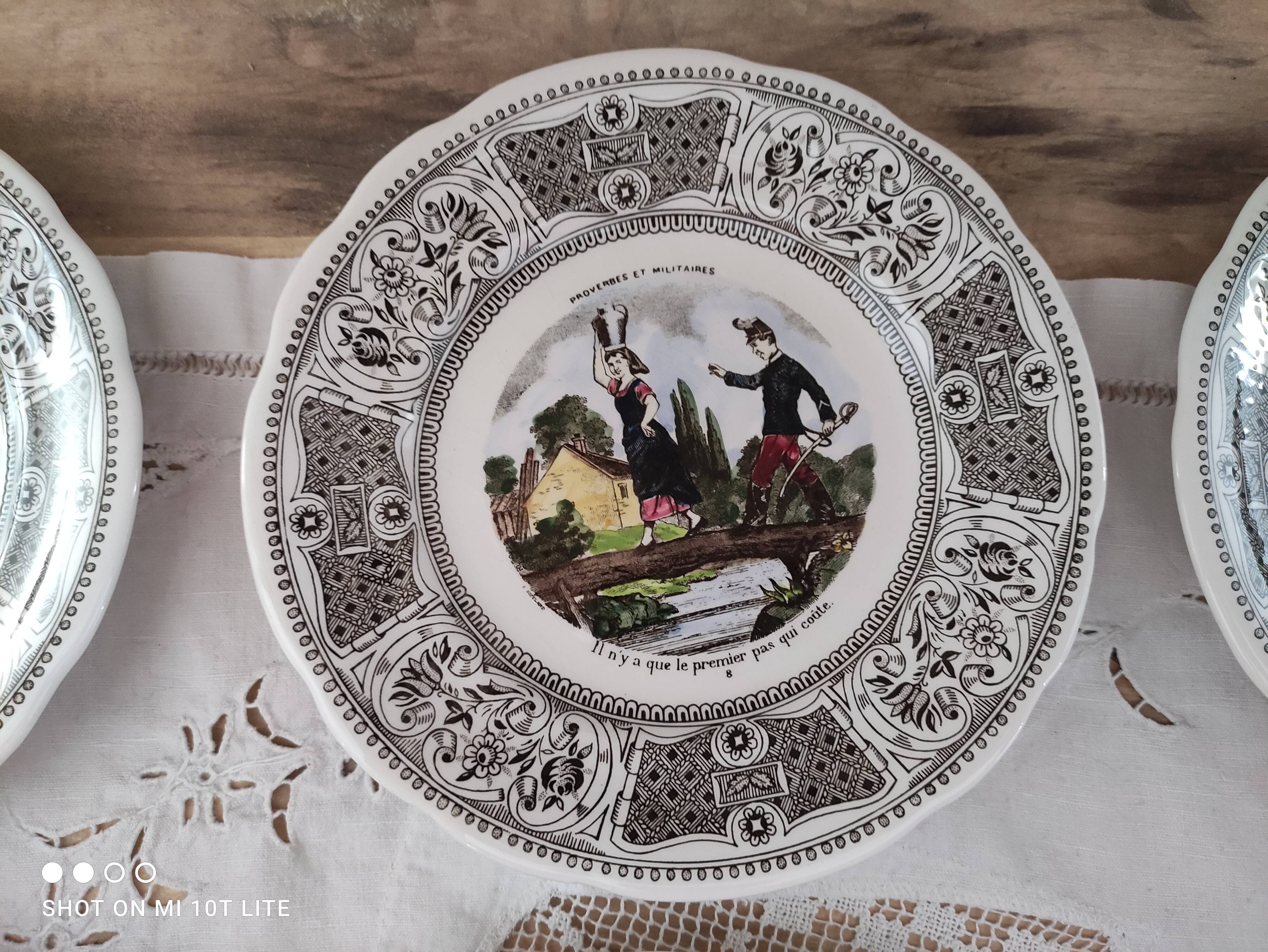 Lot de 6 assiettes à dessert parlantes en porcelaine opaque Gien France Proverbes et Militaires