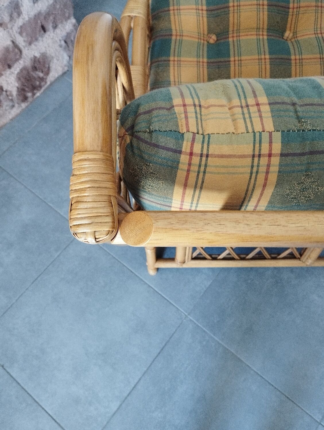 Vintage armchair in bamboo and rattan with a tartan pattern.