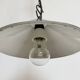 Lampe suspendue industrielle en émail bleu britannique, années 1950