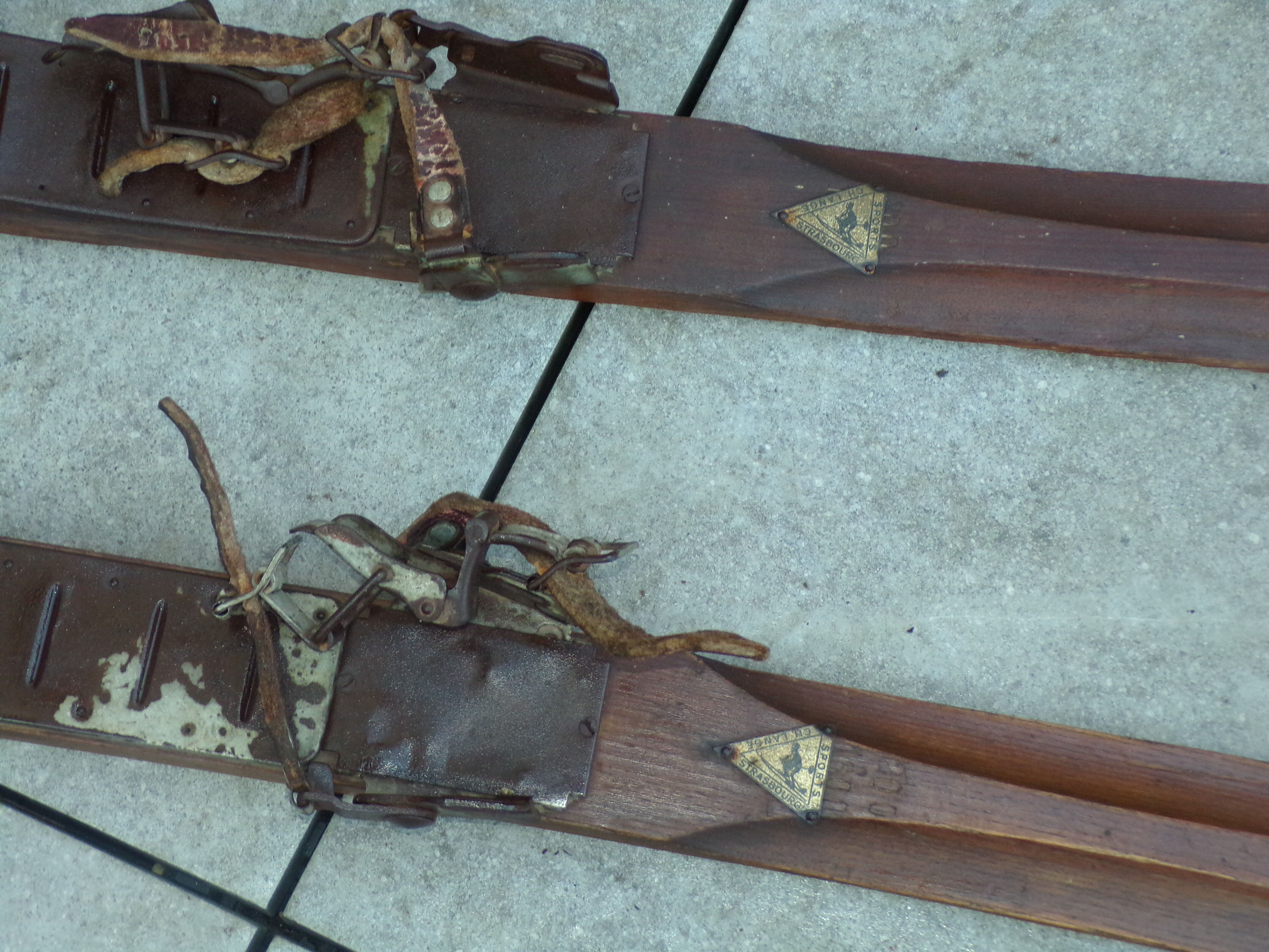 Pair of old skis in wood