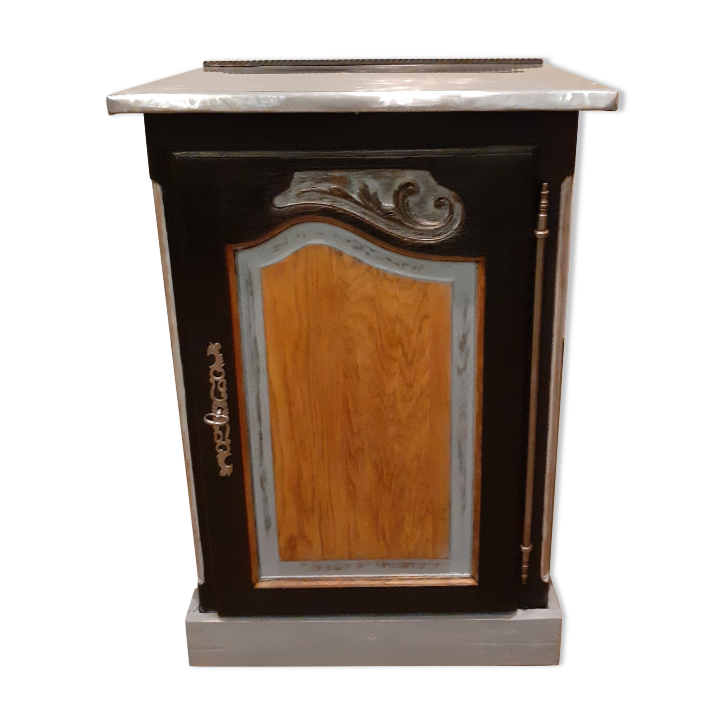 Parisian buffet with zinc tray