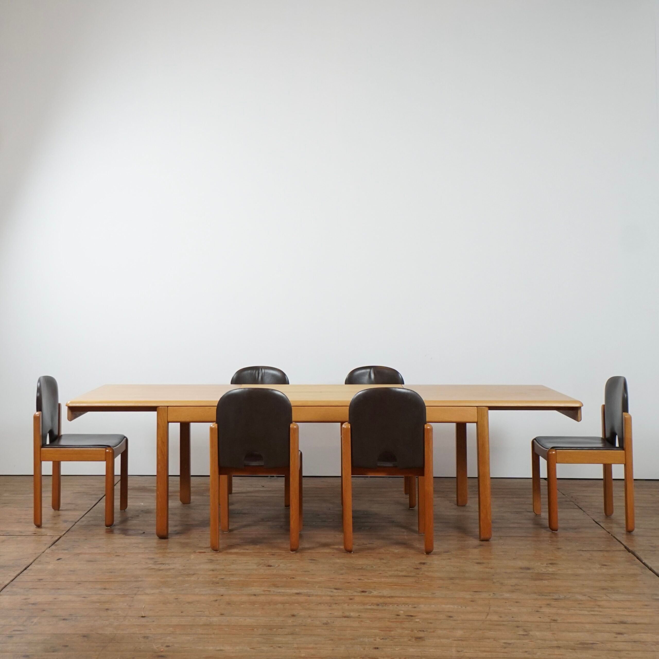 Adjustable dining set in oak and leather chairs by Van Den Berghe Pauvers