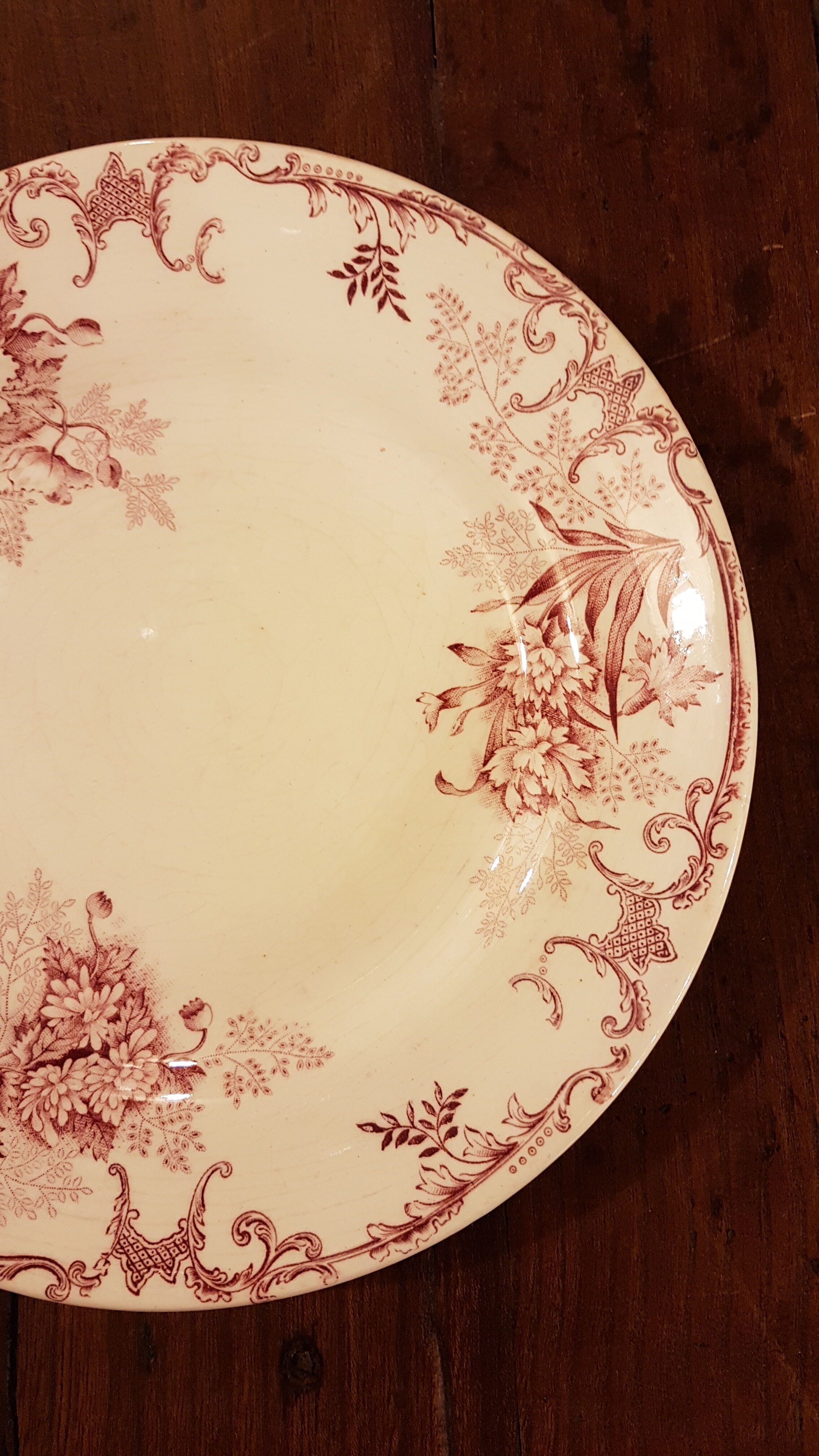 Plate with decoration of flowers