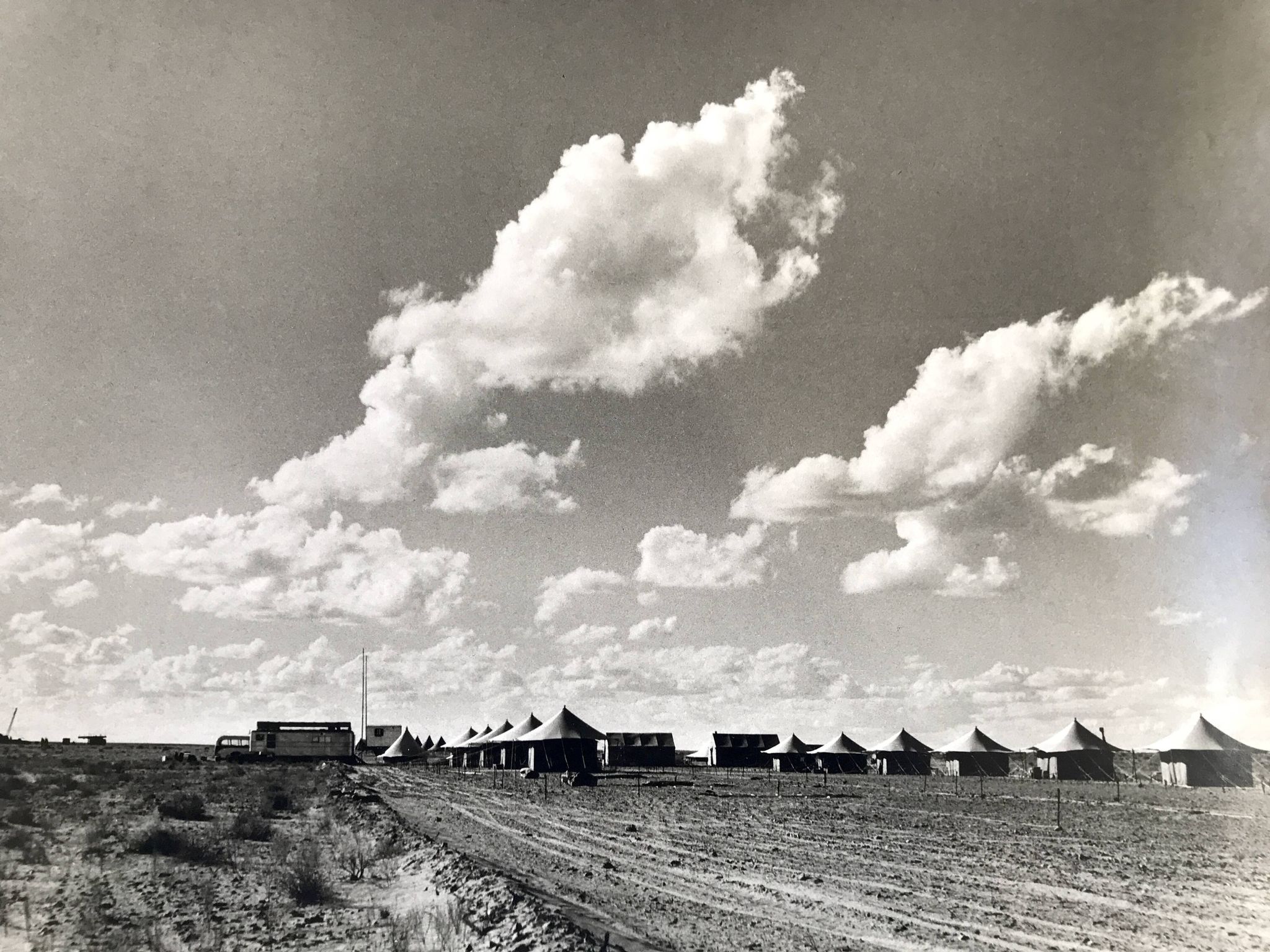 F. Schneider, Camp de forage en Algérie, années 60.  Tirage argentique NB