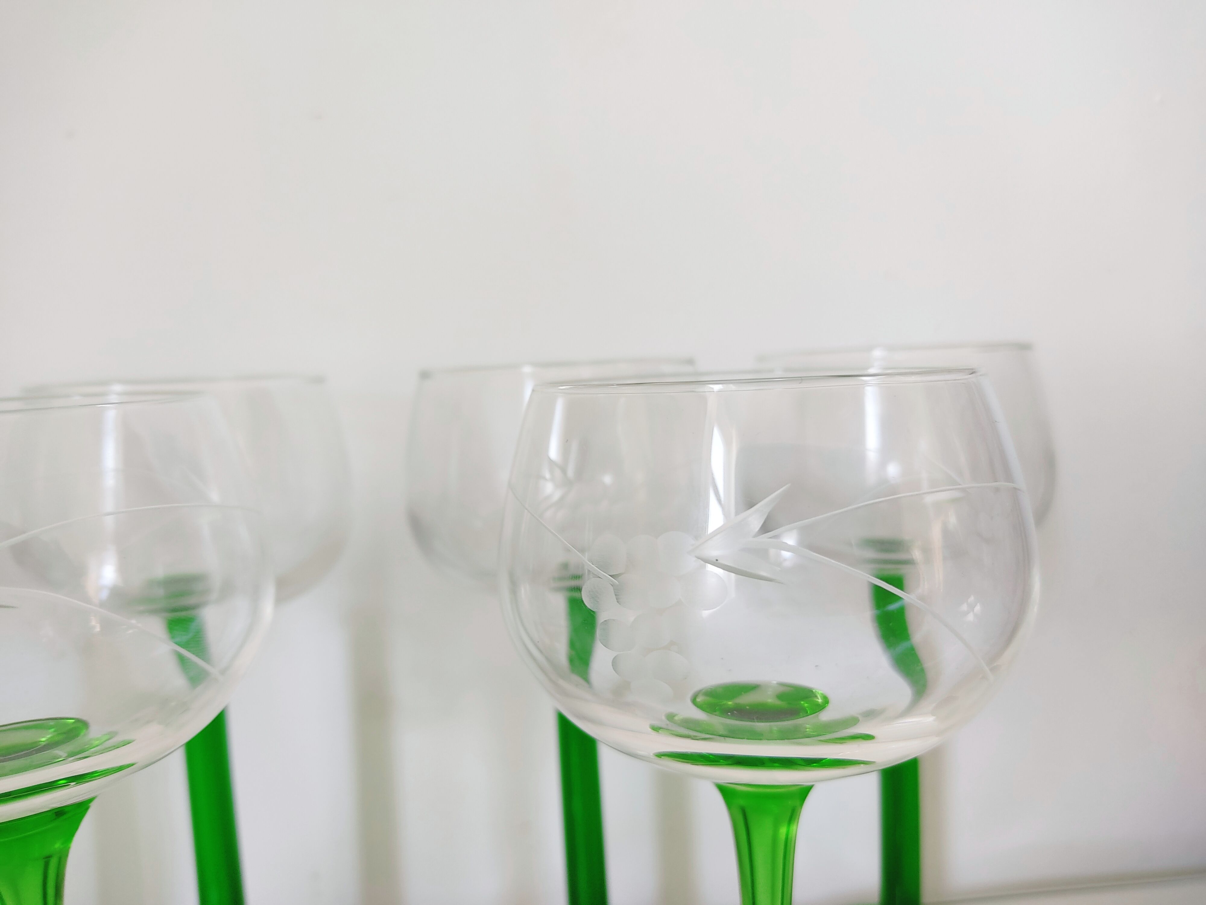 Set of 8 Glasses of La Rochère Crystal Wine and Glass