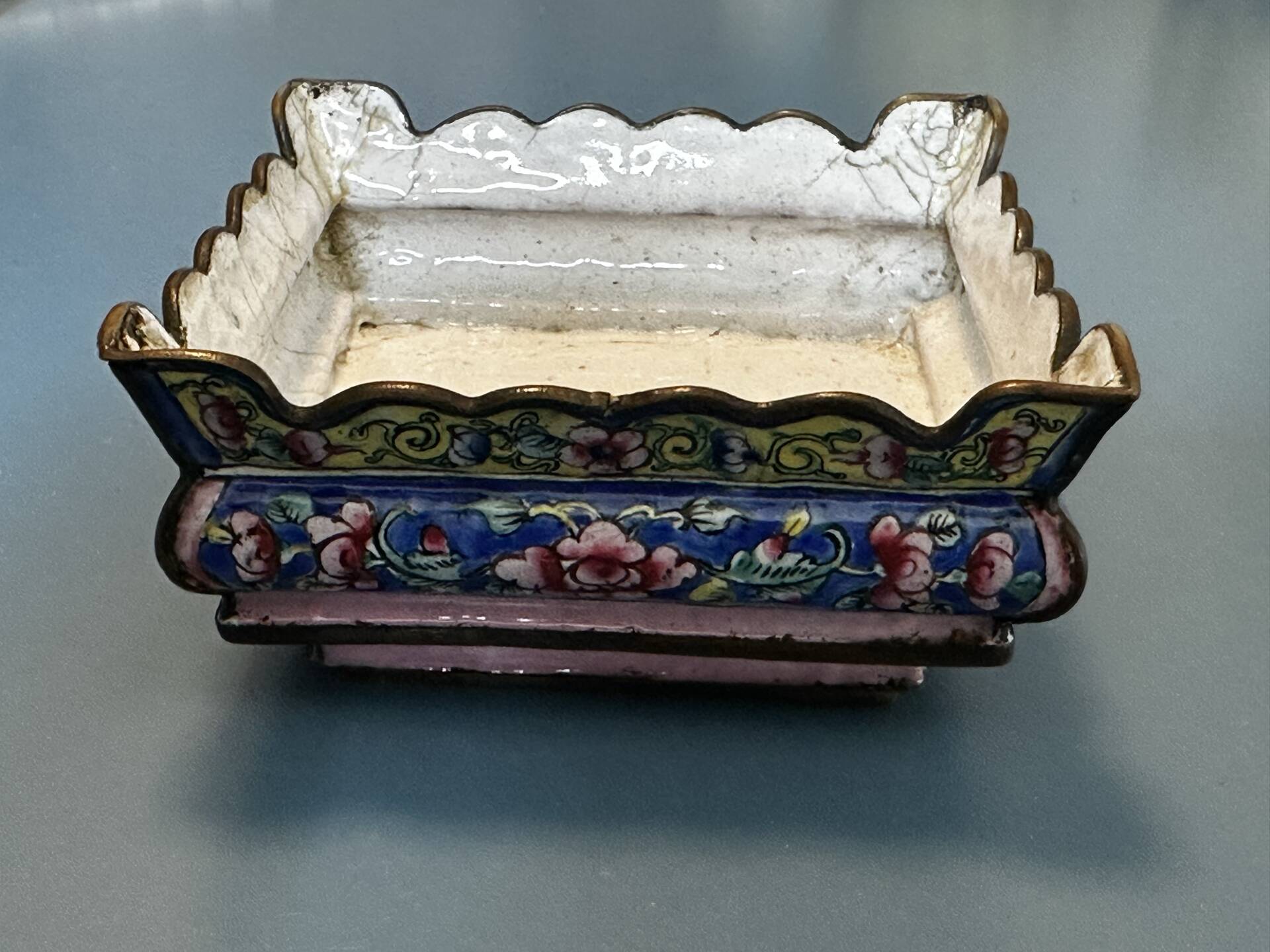 Jardinière en cuivre émaillé décor floral polychrome - Canton 18e s.