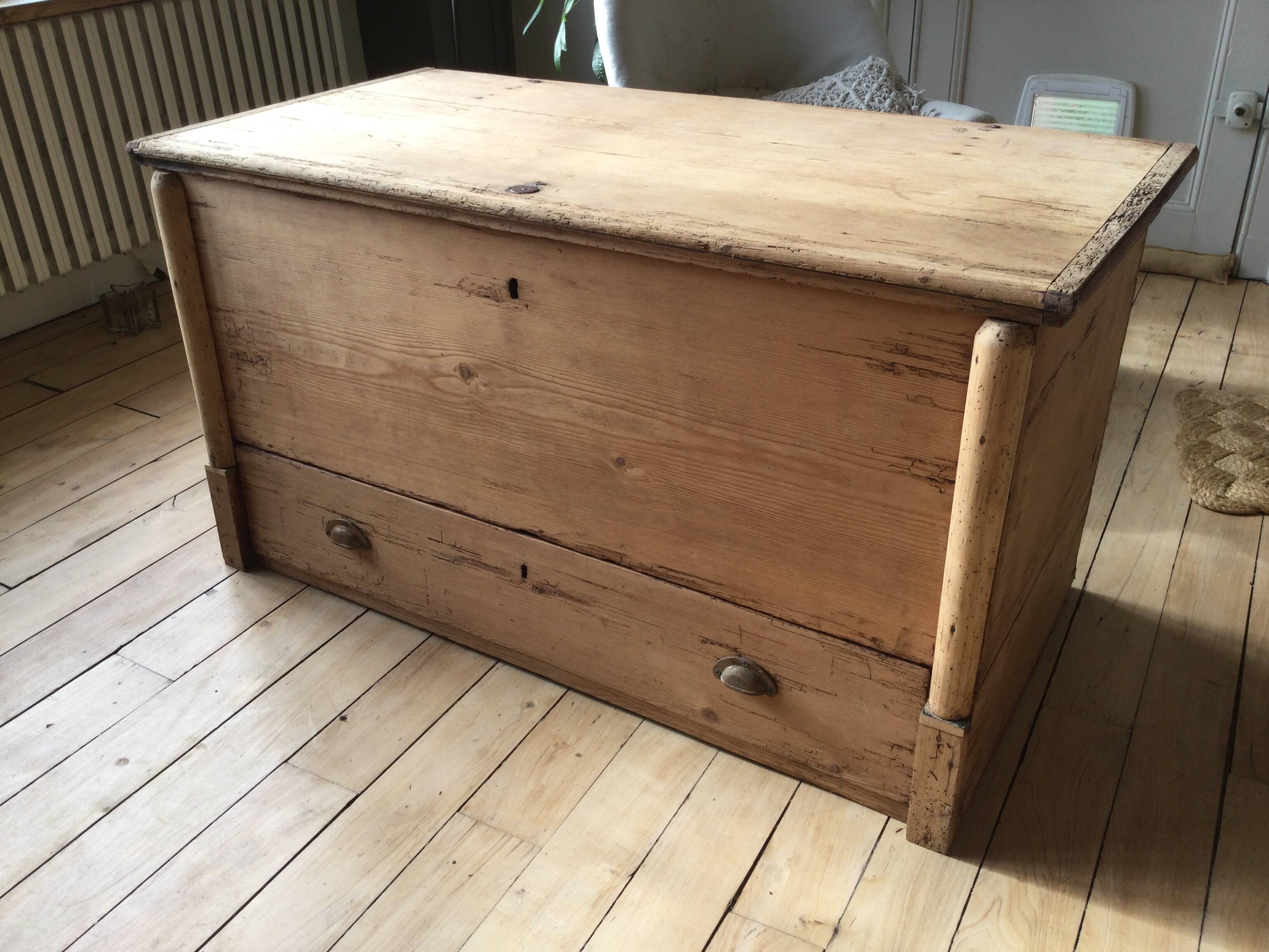 Large fir chest with drawer