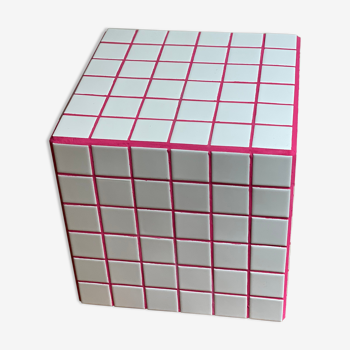 Table d'appoint cube gigi carrelage mosaïque blanc joint rose bout de canapé