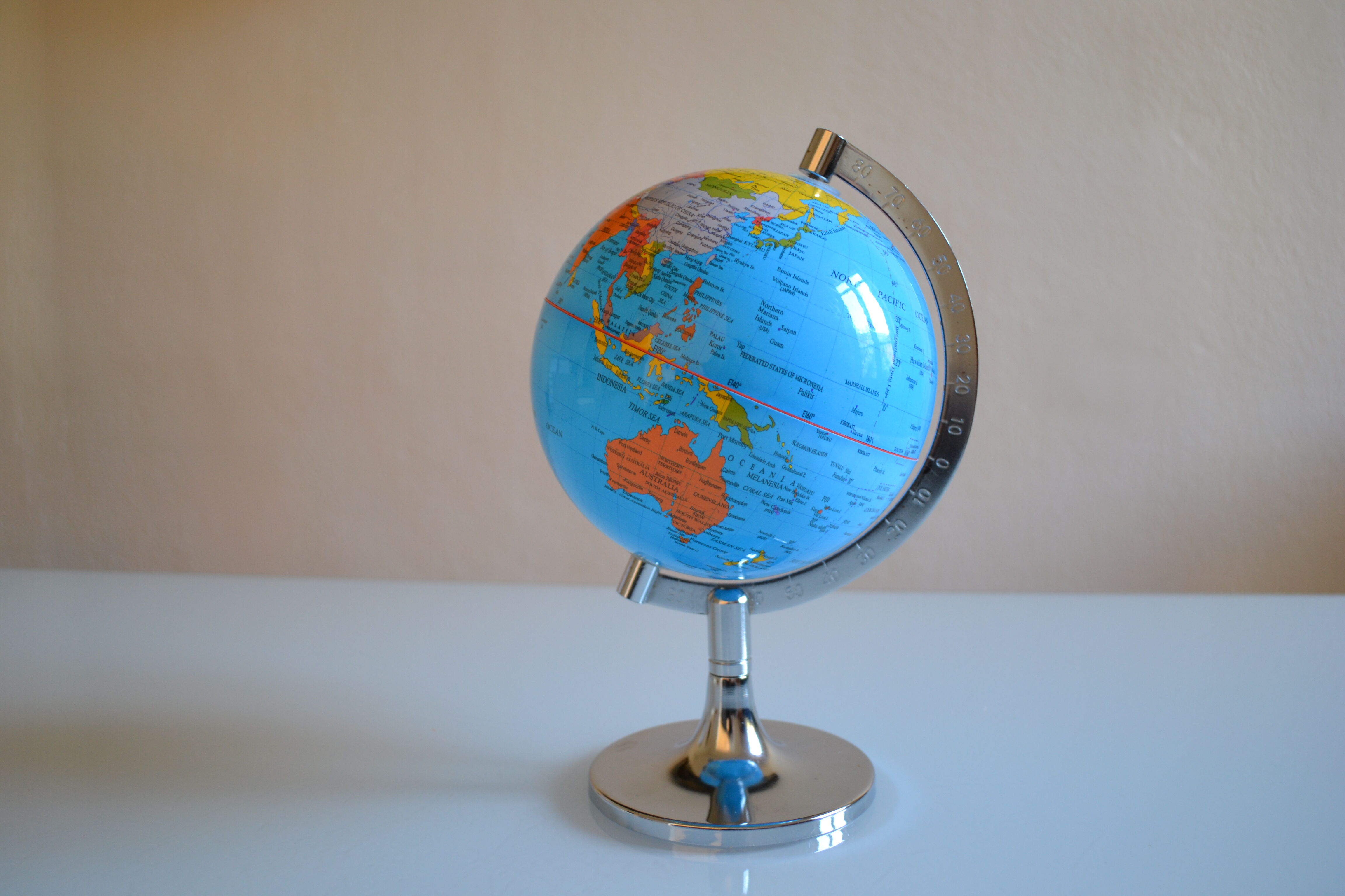 Globe vintage foot tulip
