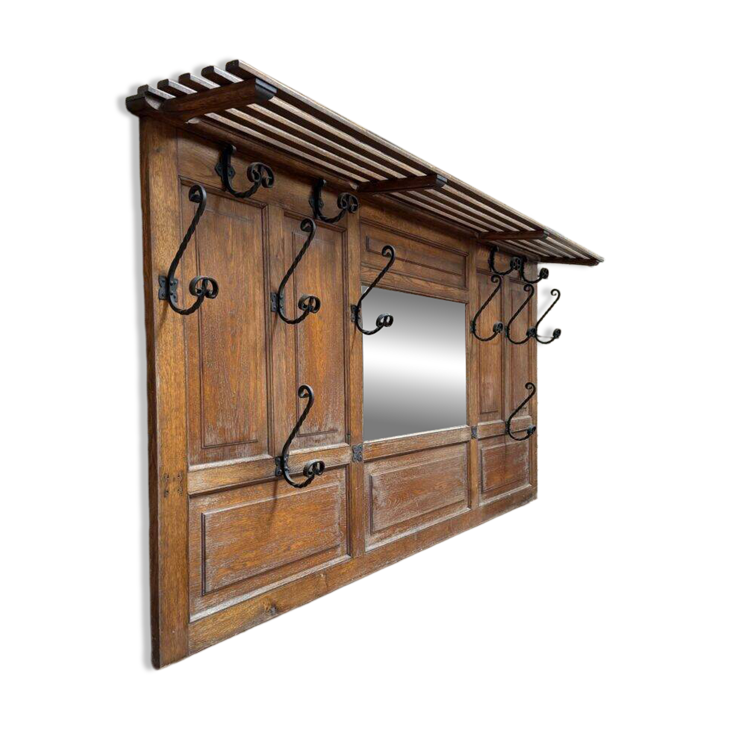 Large oak wall wardrobe from the early 20th century.