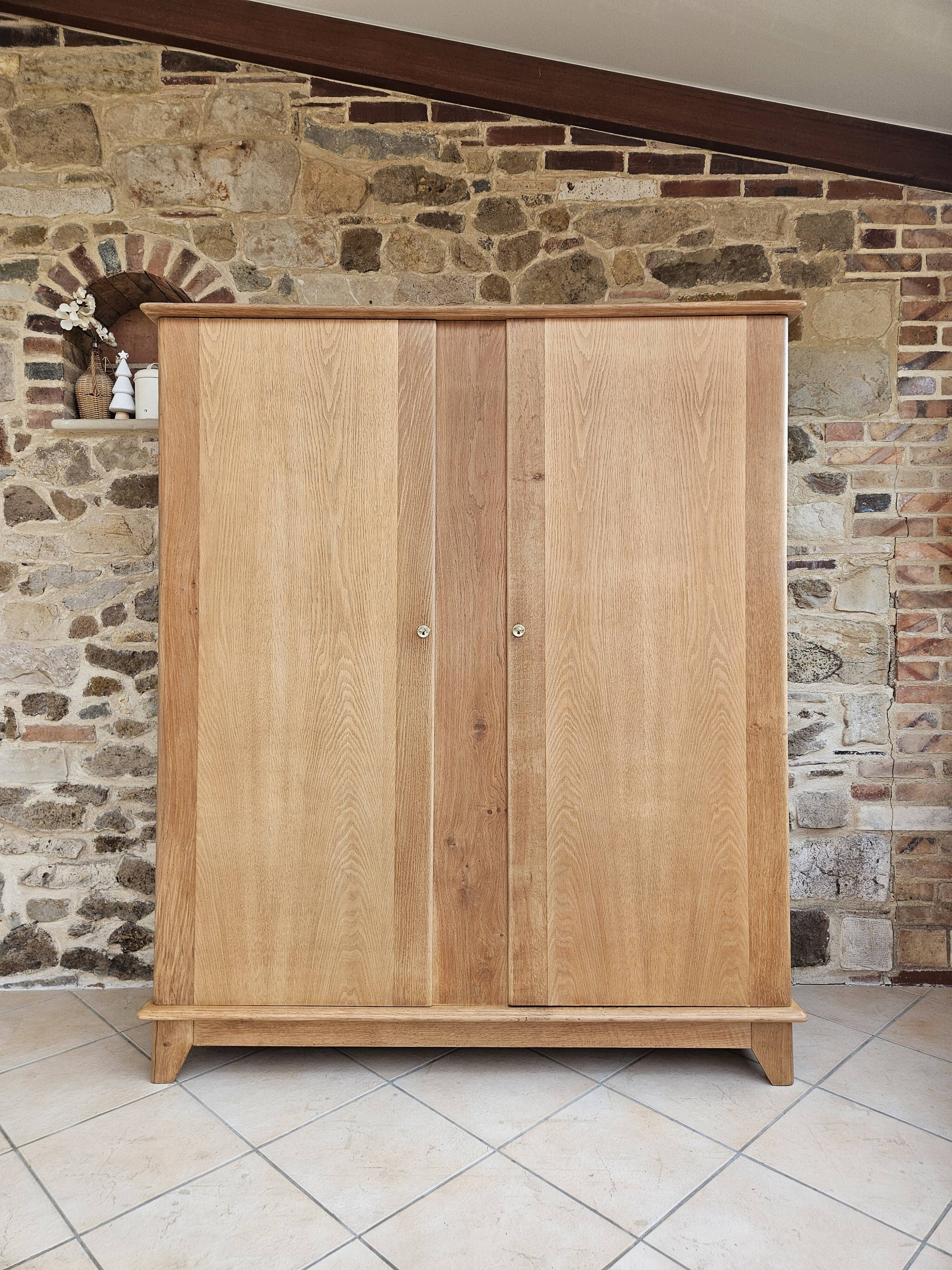 Armoire vintage