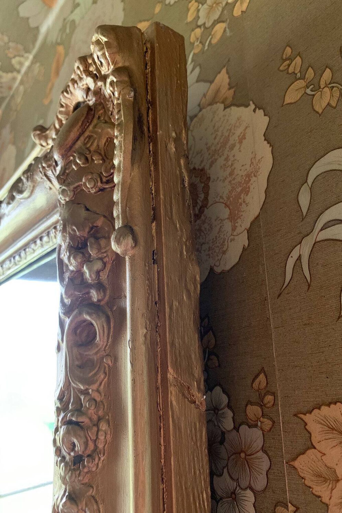 Antique gilded flower mirror, restoration