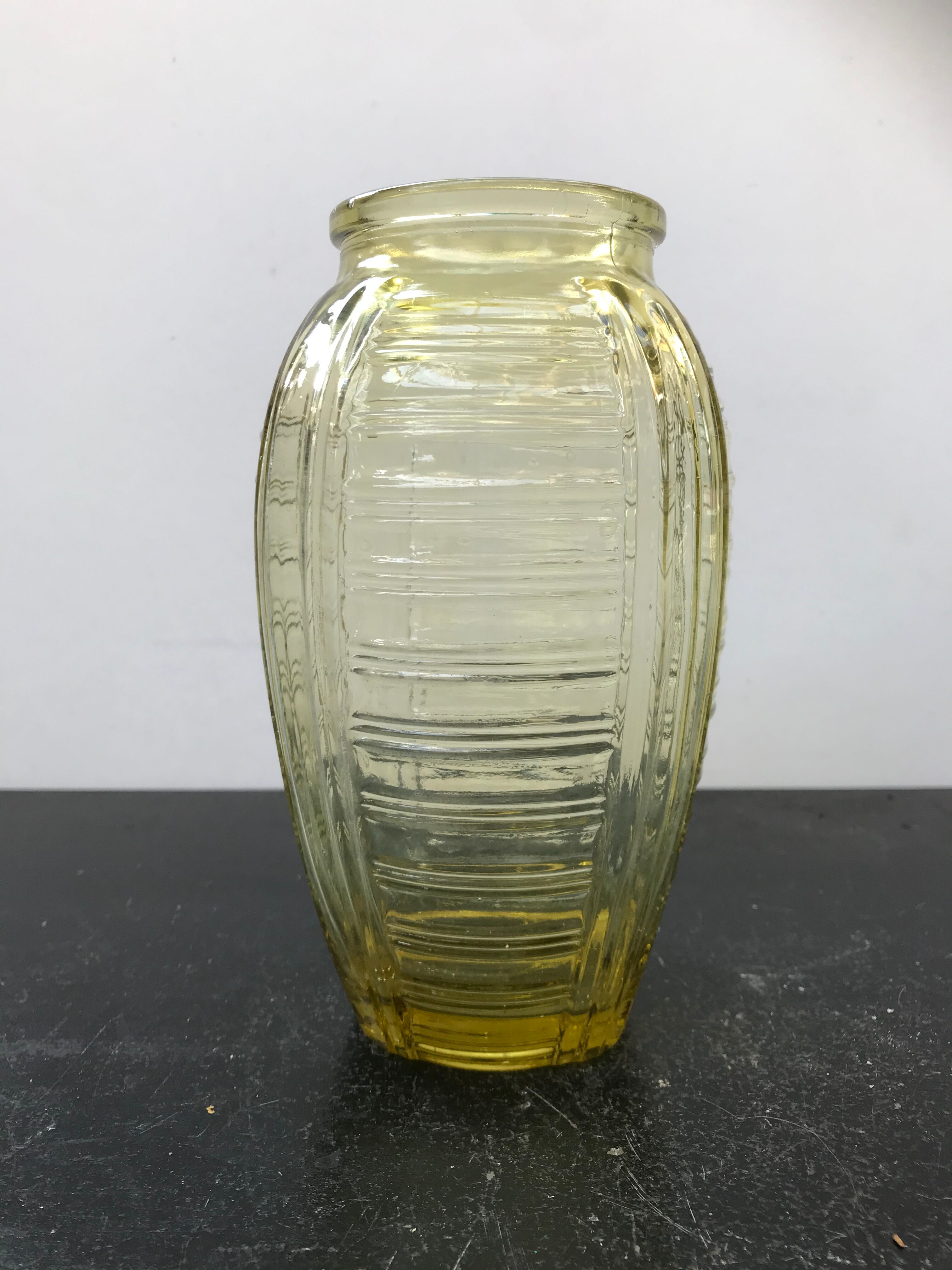 Old vase art de glass vintage yellow mould