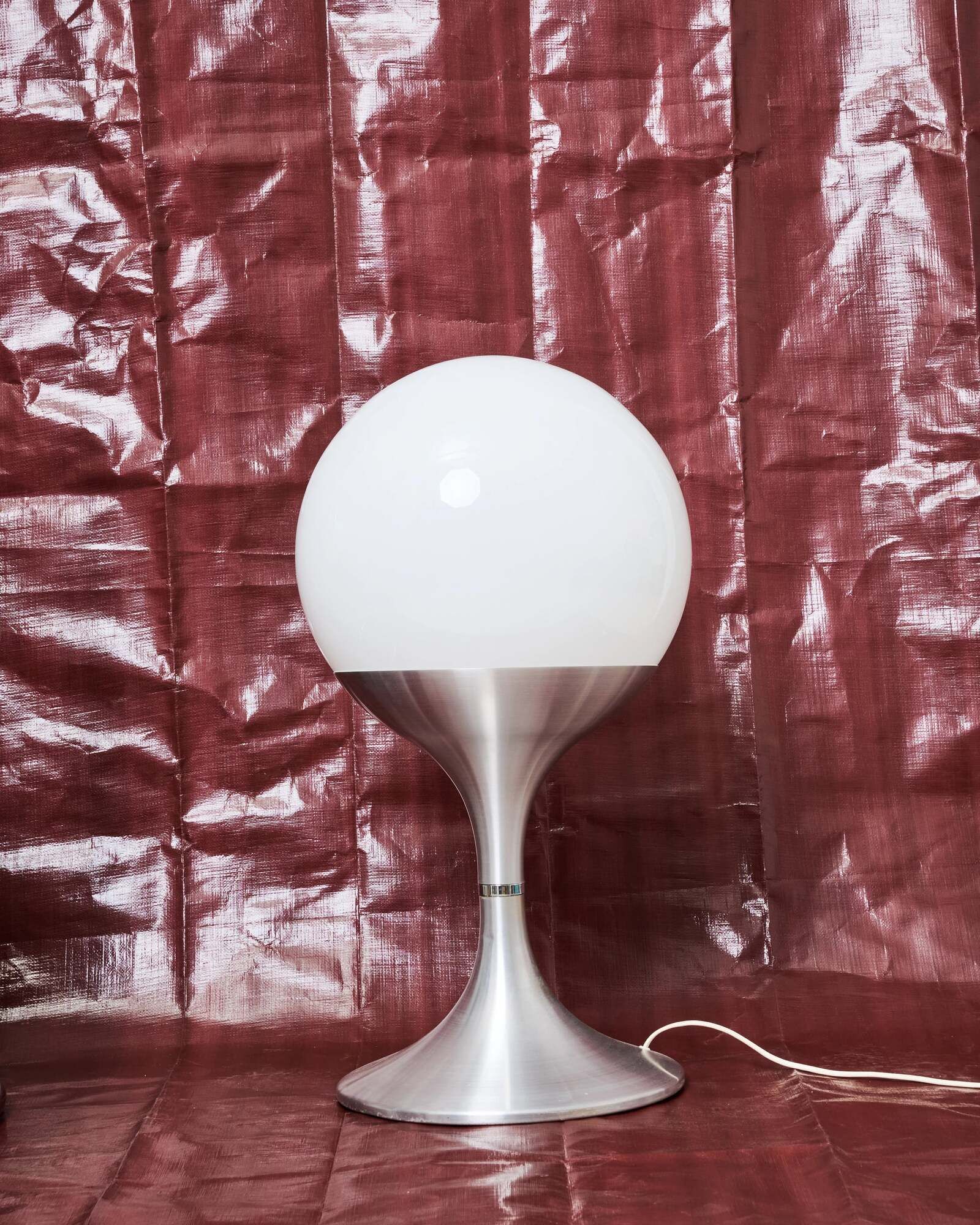 Lampe à poser XXL, Space age en aluminium brossé et opaline, 1970