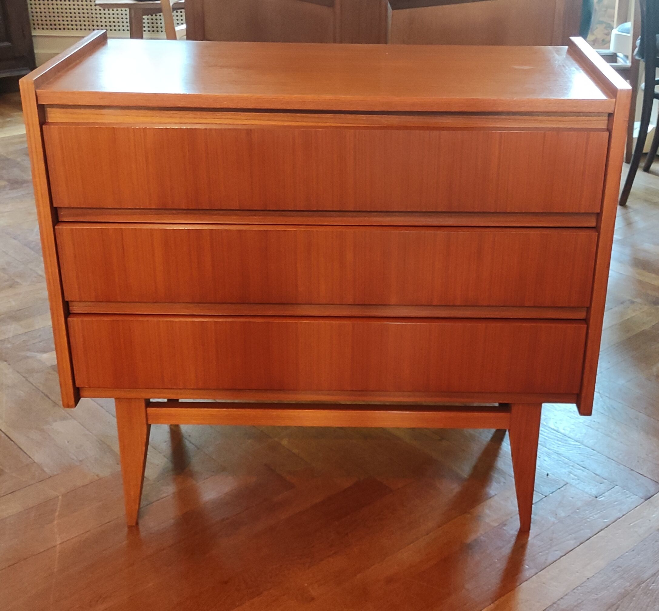 Vintage chest of drawers