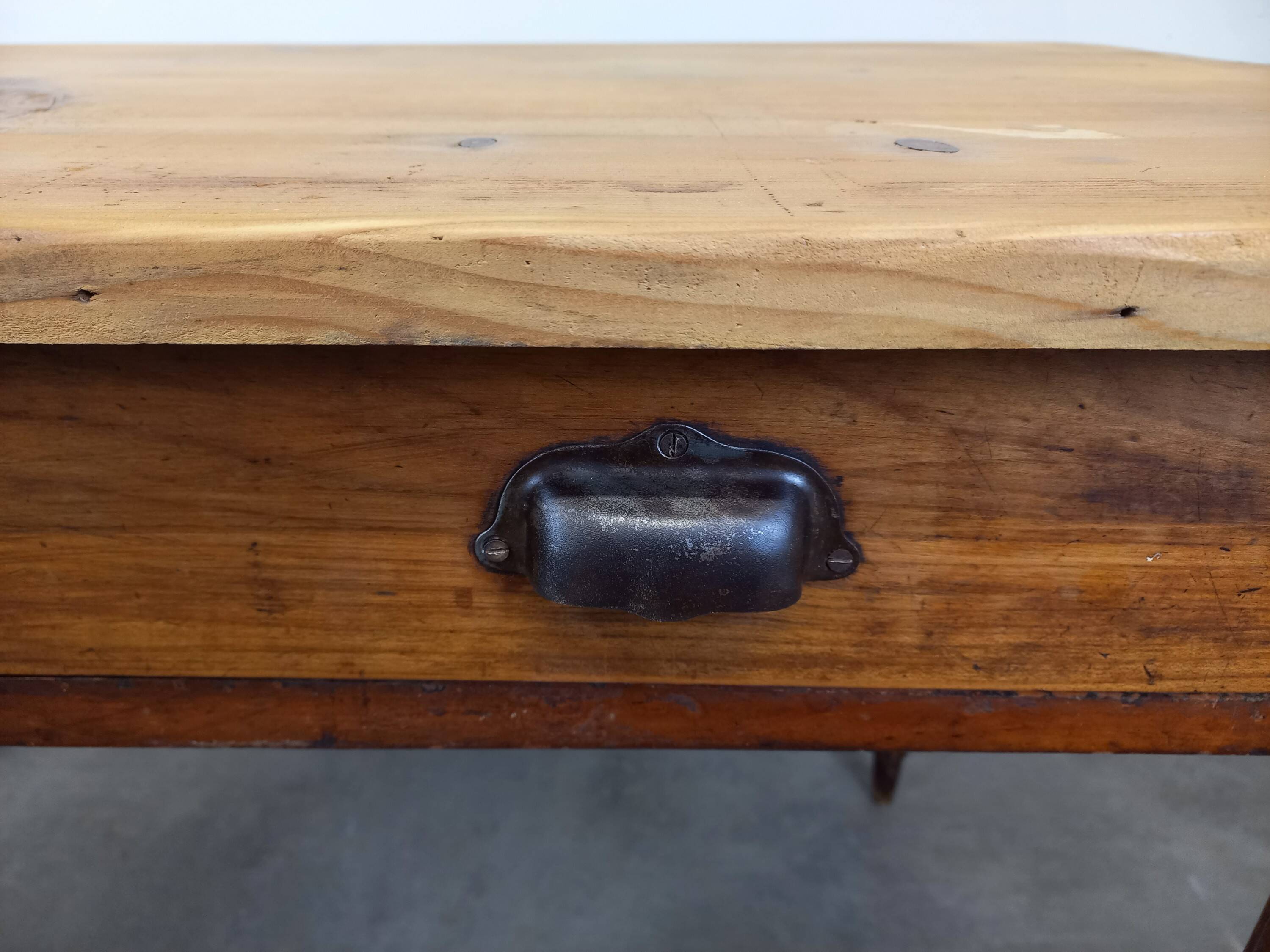 Farmhouse table with drawers