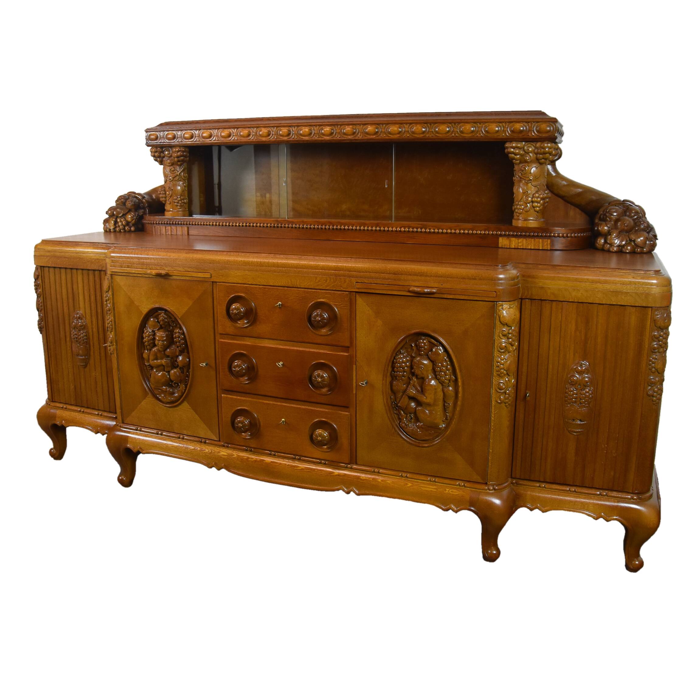 Large two-body oak sideboard 1920-1939