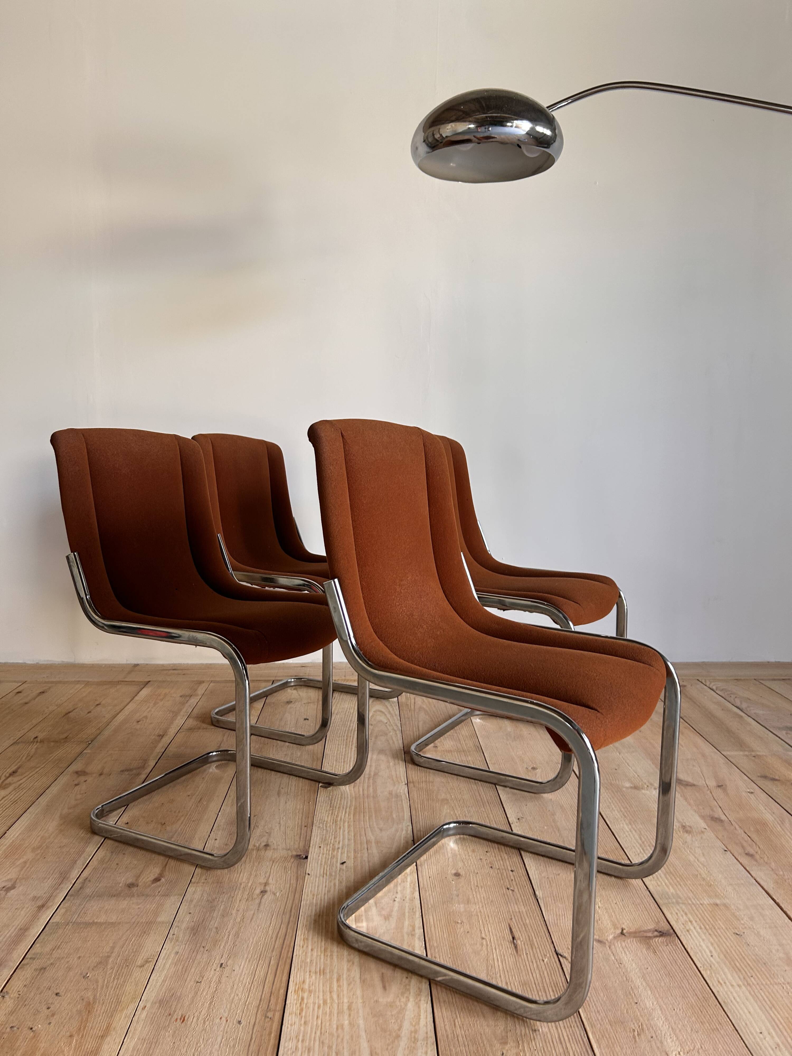 Série de 4 chaises vintage pied chromé