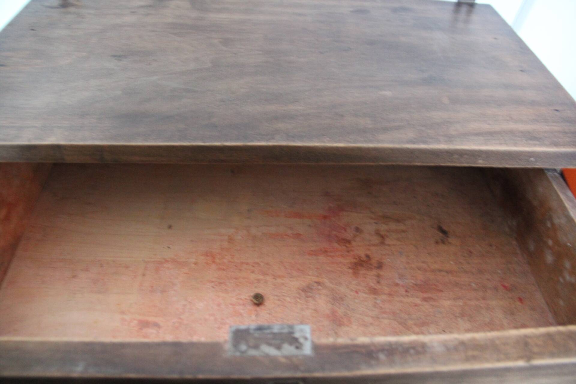 Side shelf with drawer