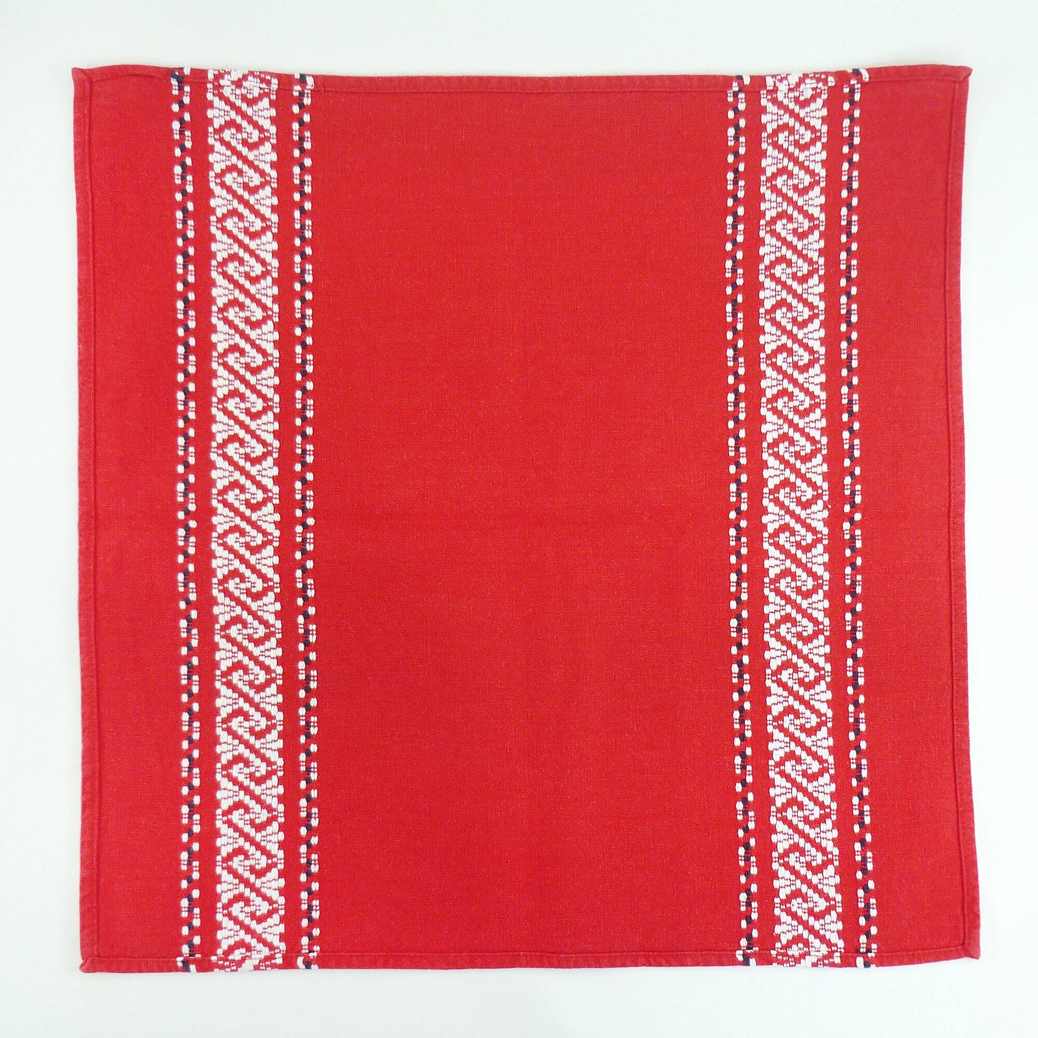 11 serviettes de table en  coton rouge - motifs brodés style basque