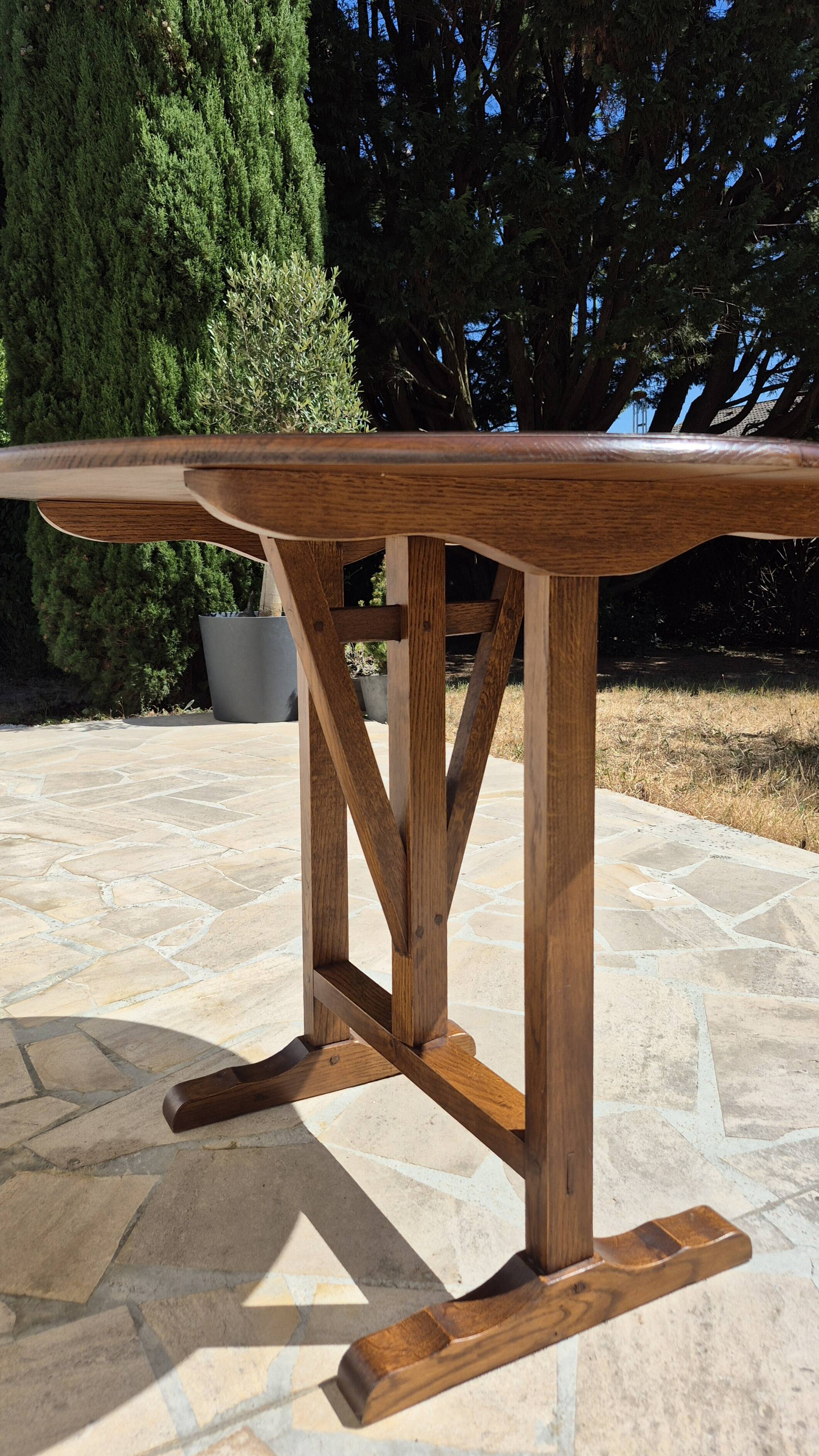 Petite table vigneronne ronde rabatable
