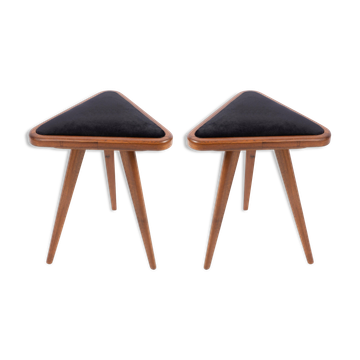 Ensemble de deux tabourets triangulaires en velours noir du XXe siècle, Europe, années 1960