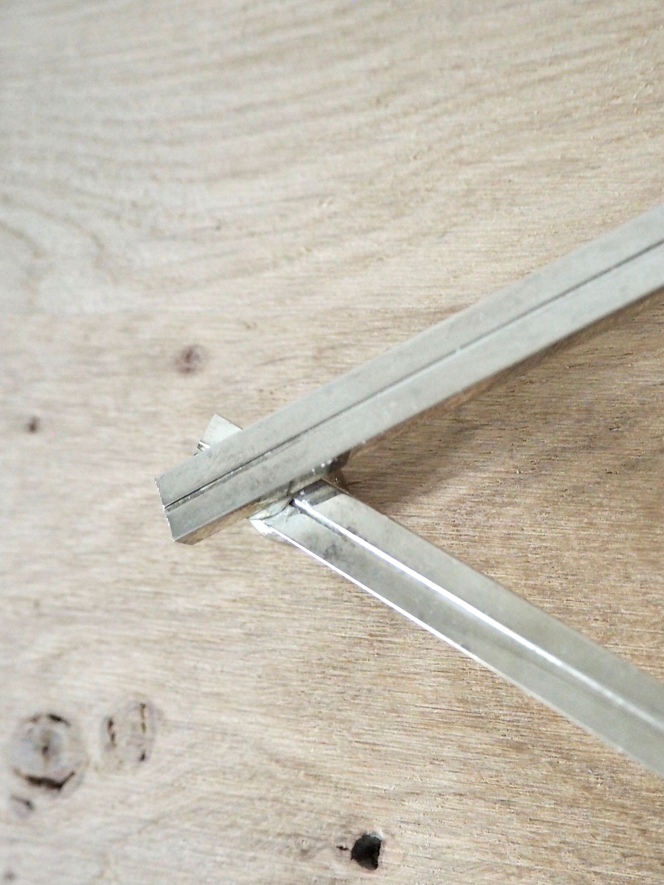 Expandable silver plated trivet