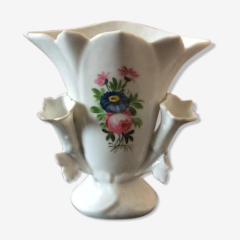 Porcelain vase with 2 soliflores