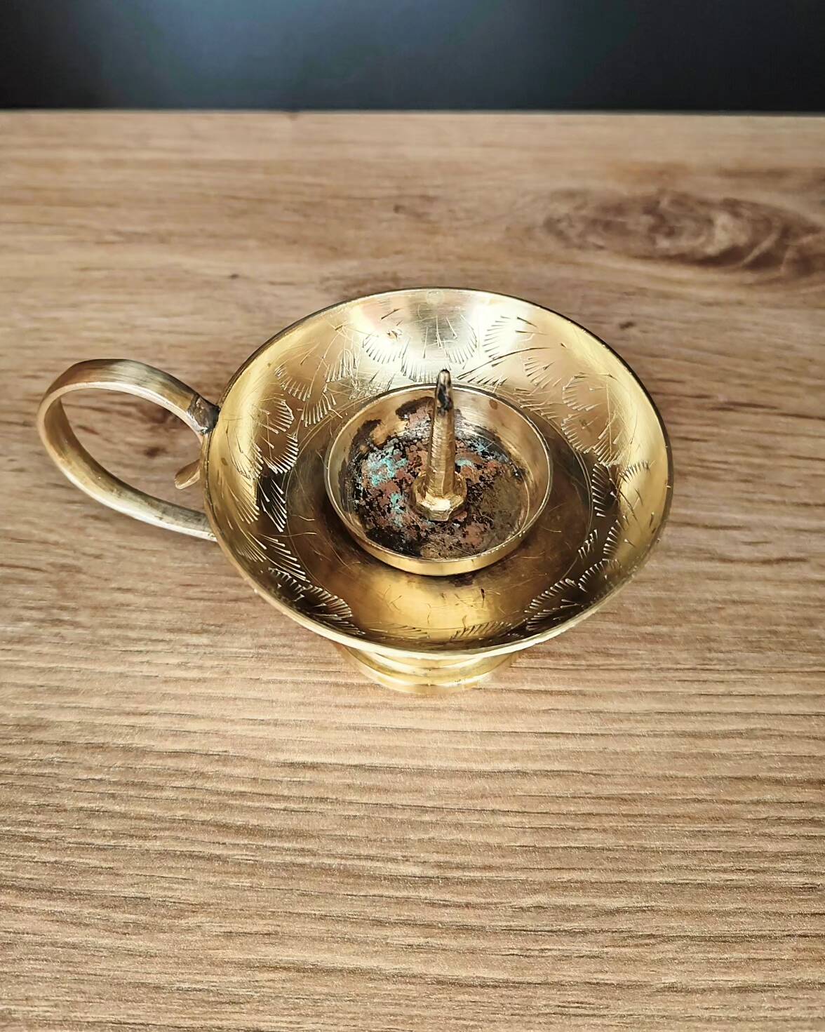 Cellar rat candle holder