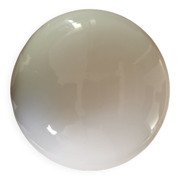 Plafonnier. Luminaire rond bombé. vintage 1970. Globe blanc en verre