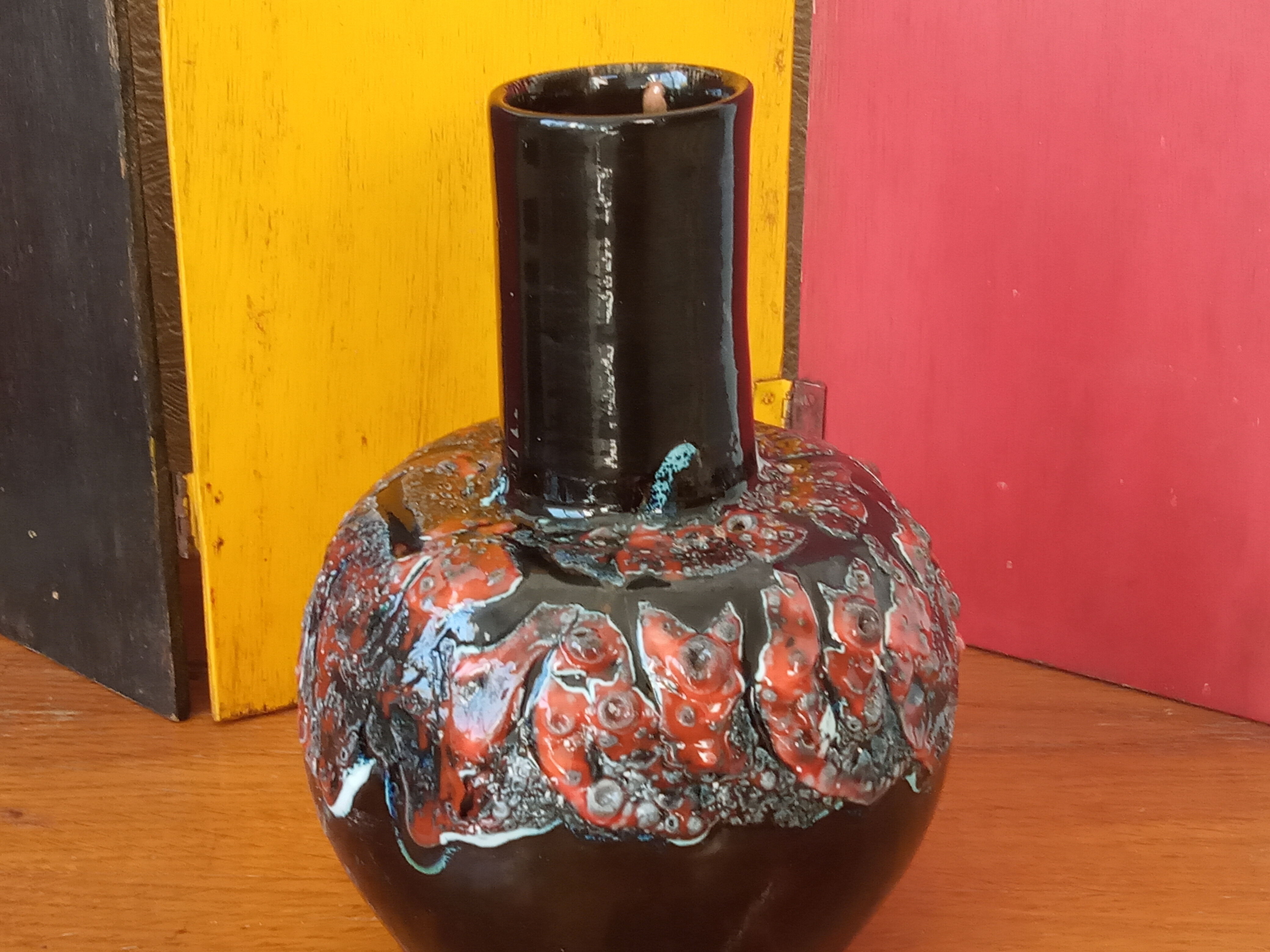 Vase pottery fat lava France