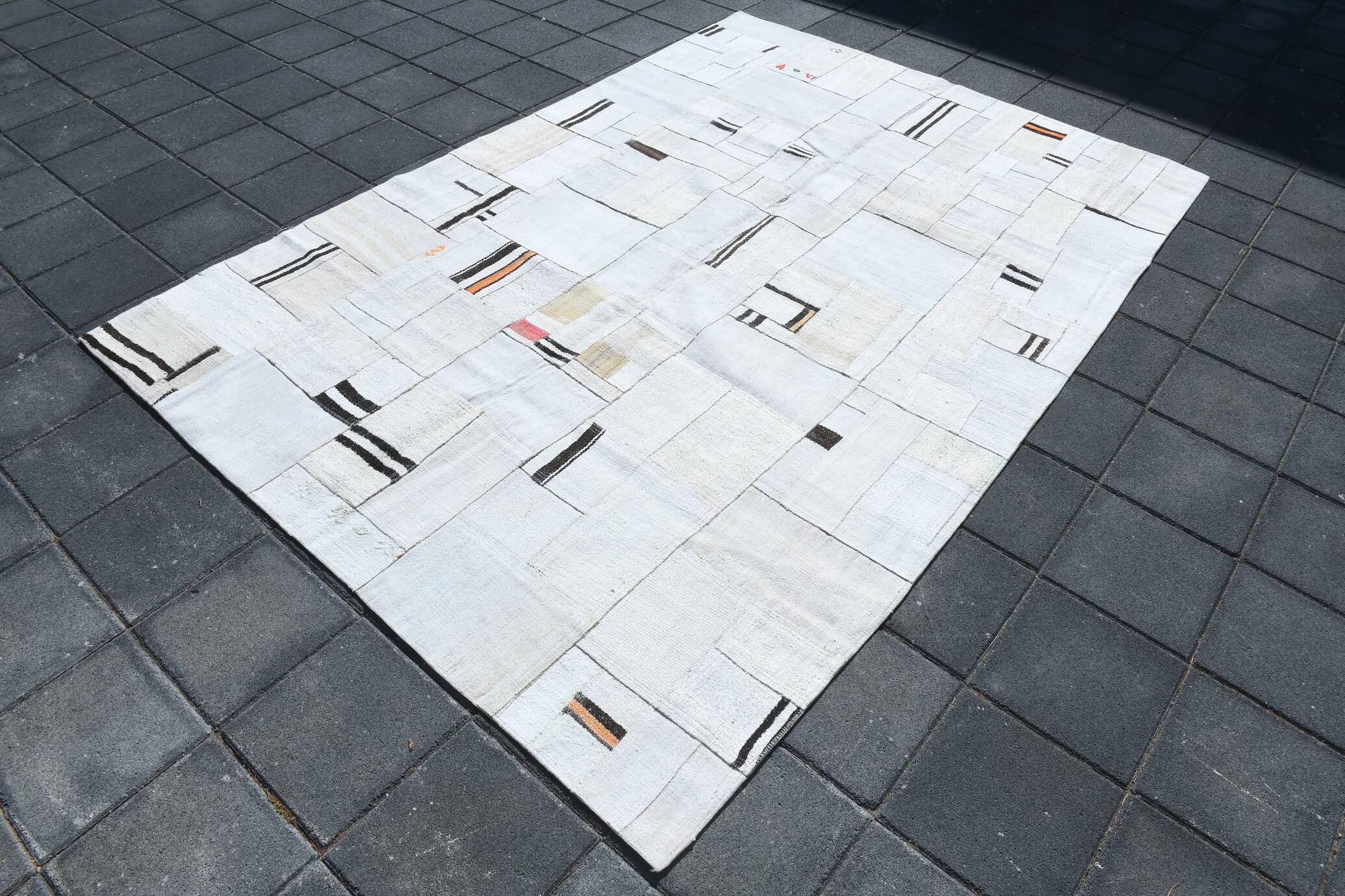 Off-White Neutral Vintage Kilim Rug For Living Room, 190x270 Cm