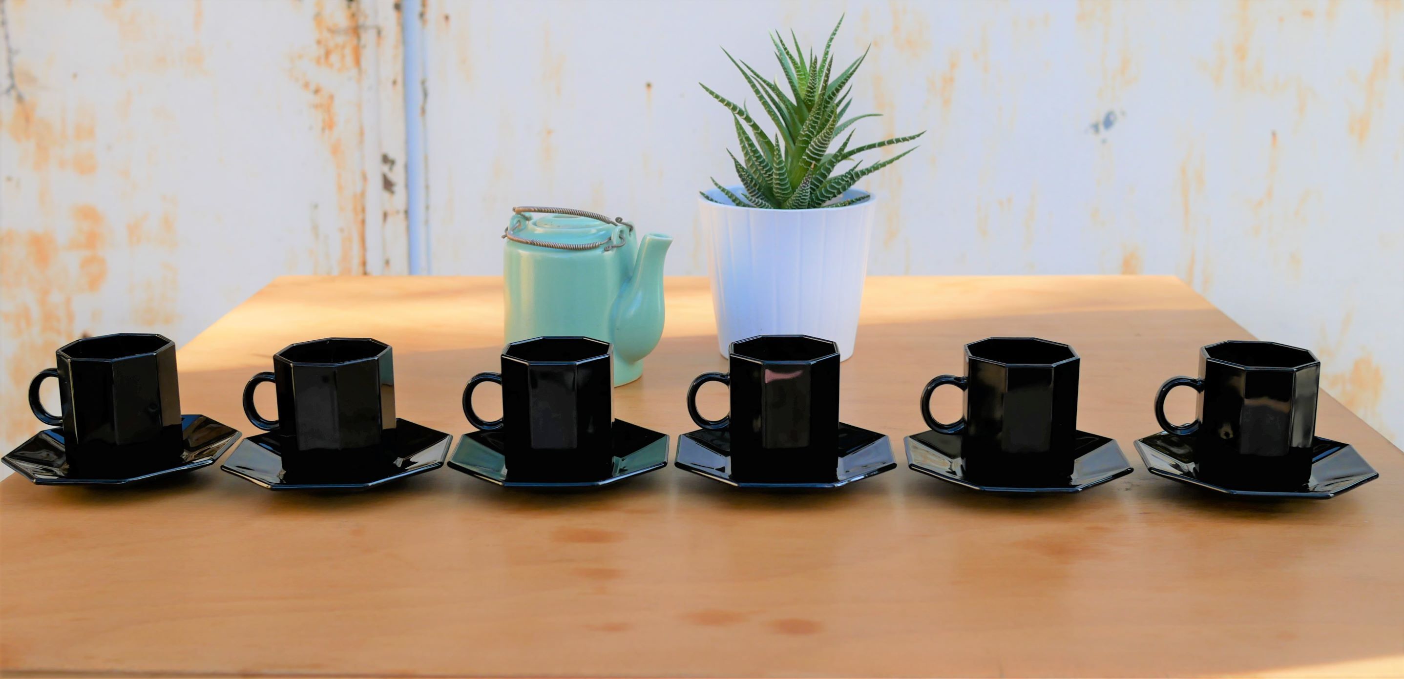 Set of 6 cups and under black vintage cups